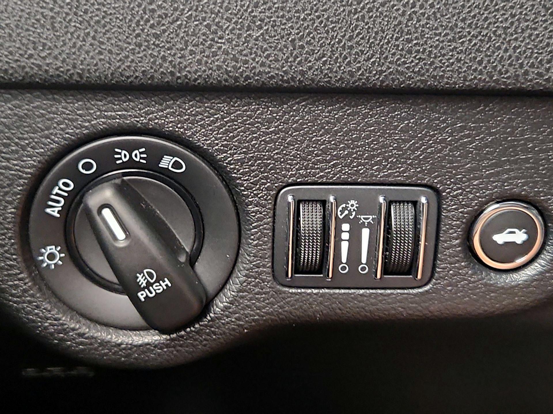 Thumbnail: 2016 Dodge Charger - 13