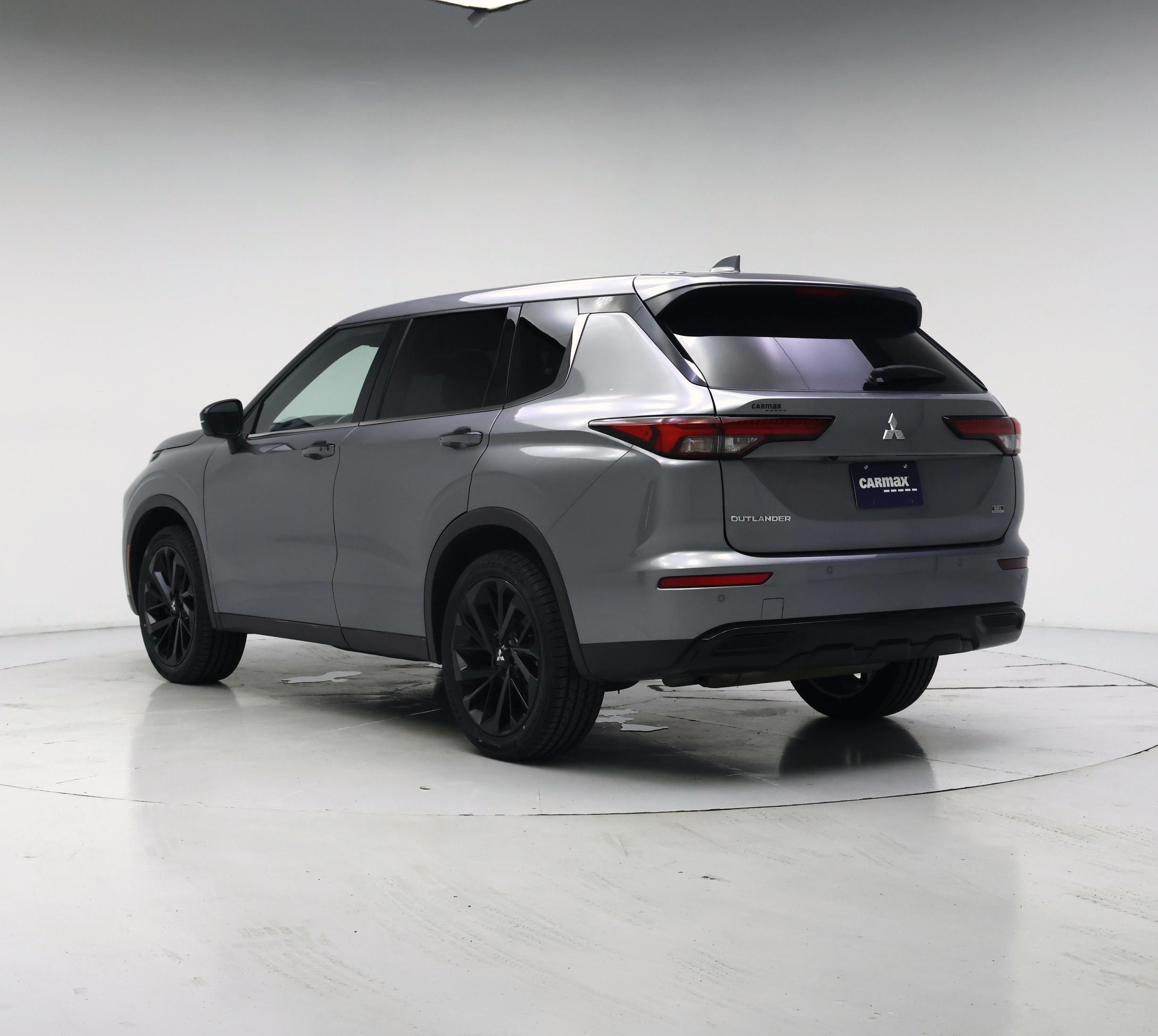 Thumbnail: 2023 Mitsubishi Outlander - 2