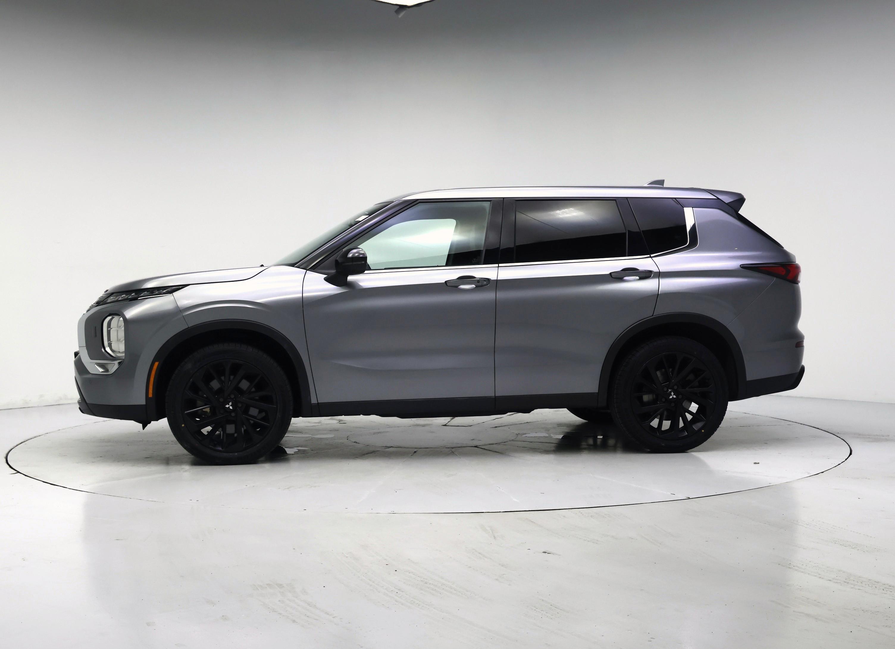 Thumbnail: 2023 Mitsubishi Outlander - 3