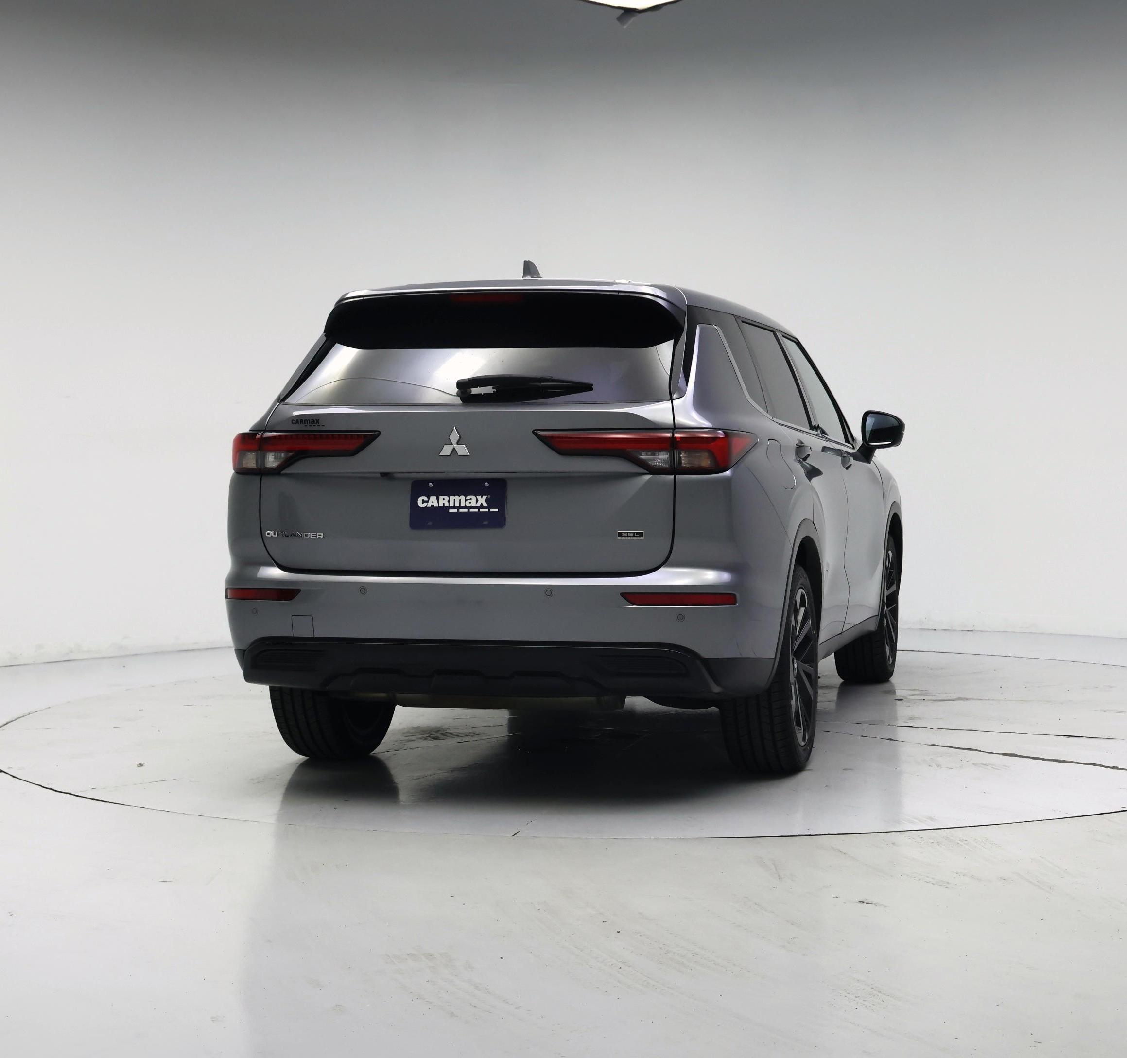 Thumbnail: 2023 Mitsubishi Outlander - 8