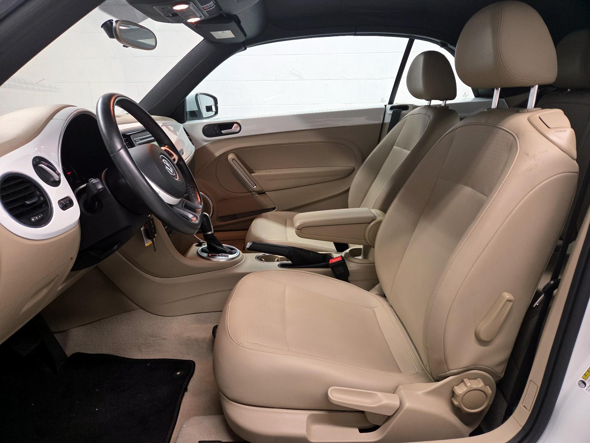 Thumbnail: 2015 Volkswagen Beetle - 9