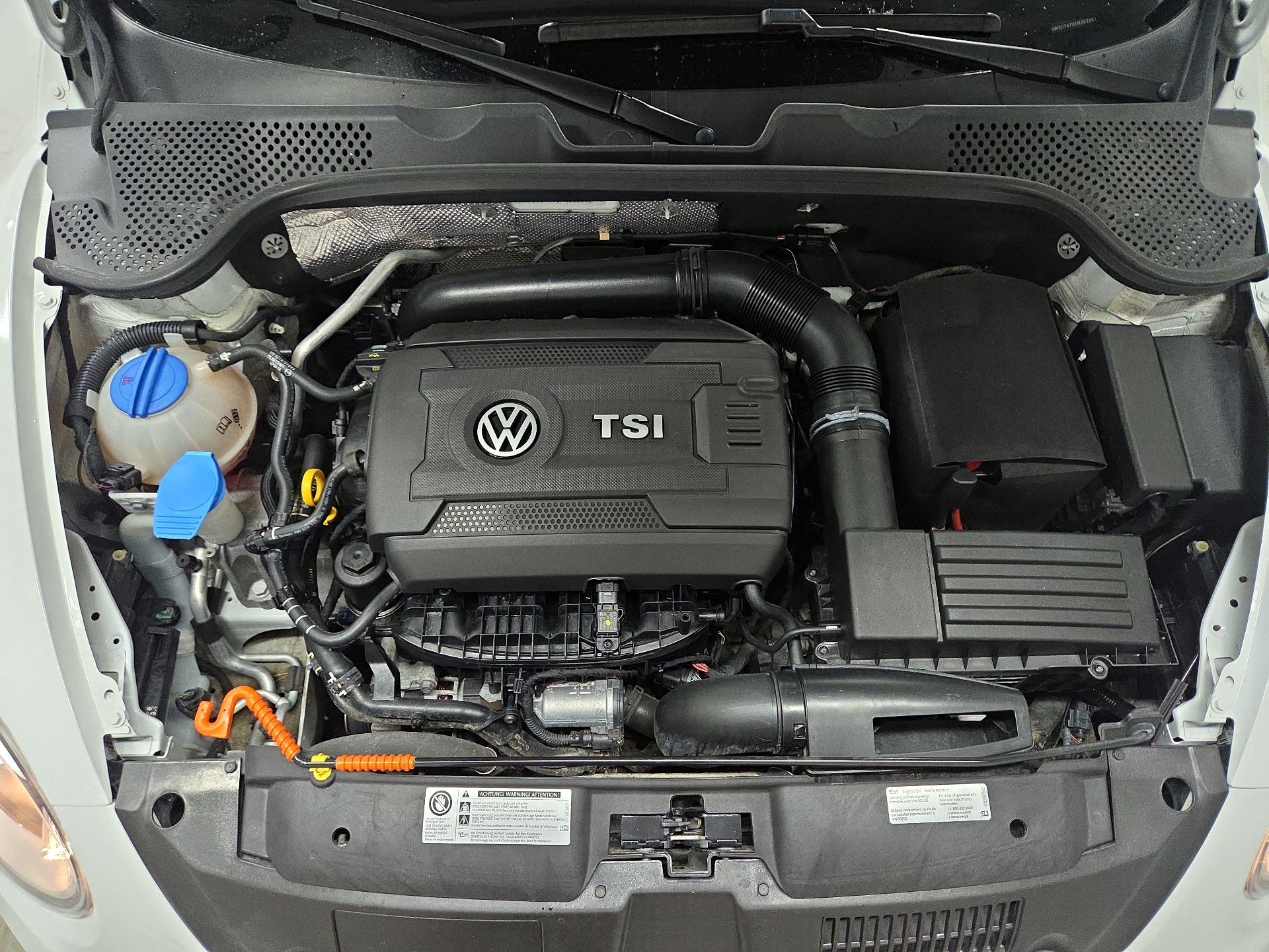 Thumbnail: 2015 Volkswagen Beetle - 15