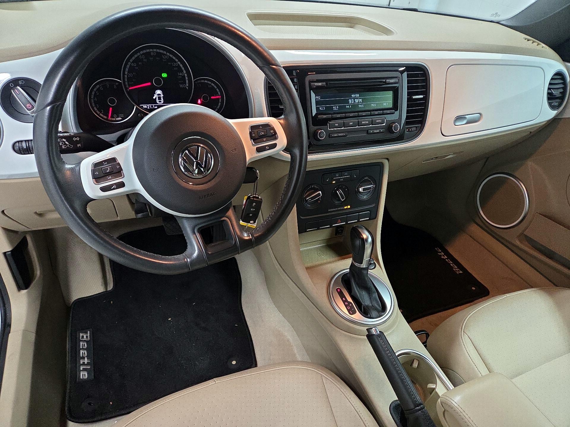 Thumbnail: 2015 Volkswagen Beetle - 8