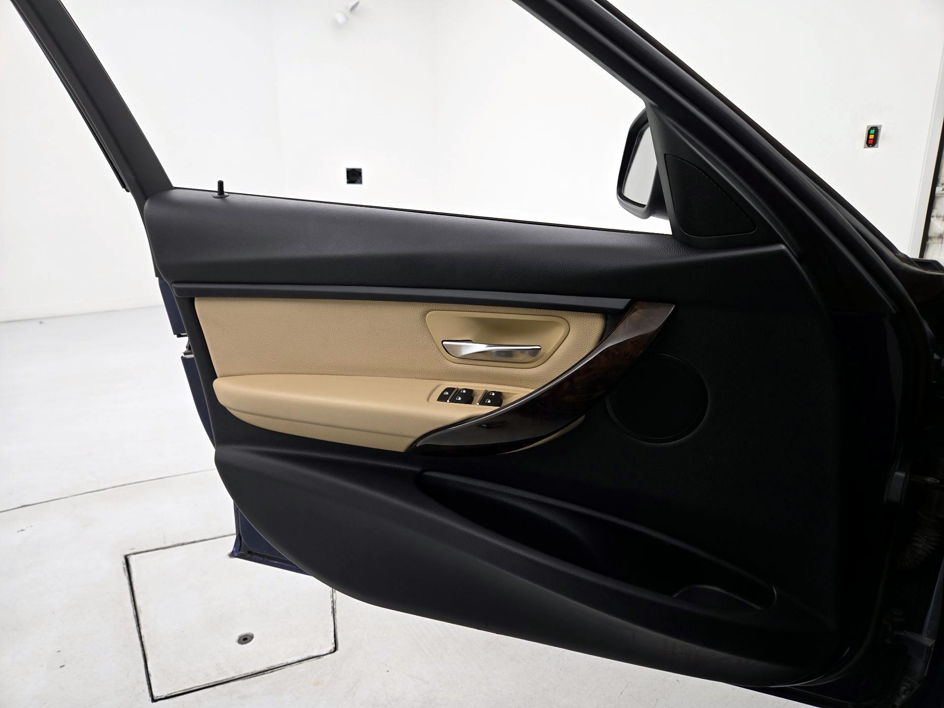 Thumbnail: 2018 BMW 3 Series - 12