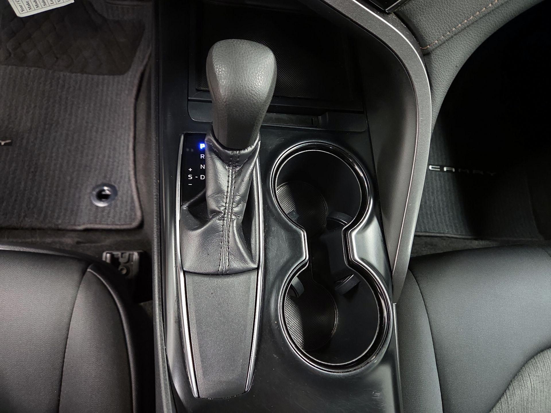 Thumbnail: 2019 Toyota Camry - 15