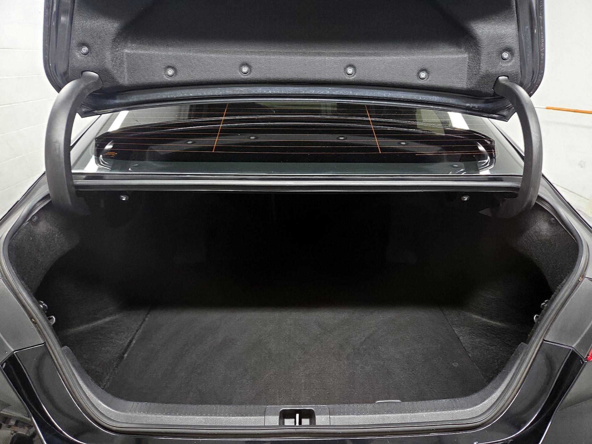 Thumbnail: 2019 Toyota Camry - 16