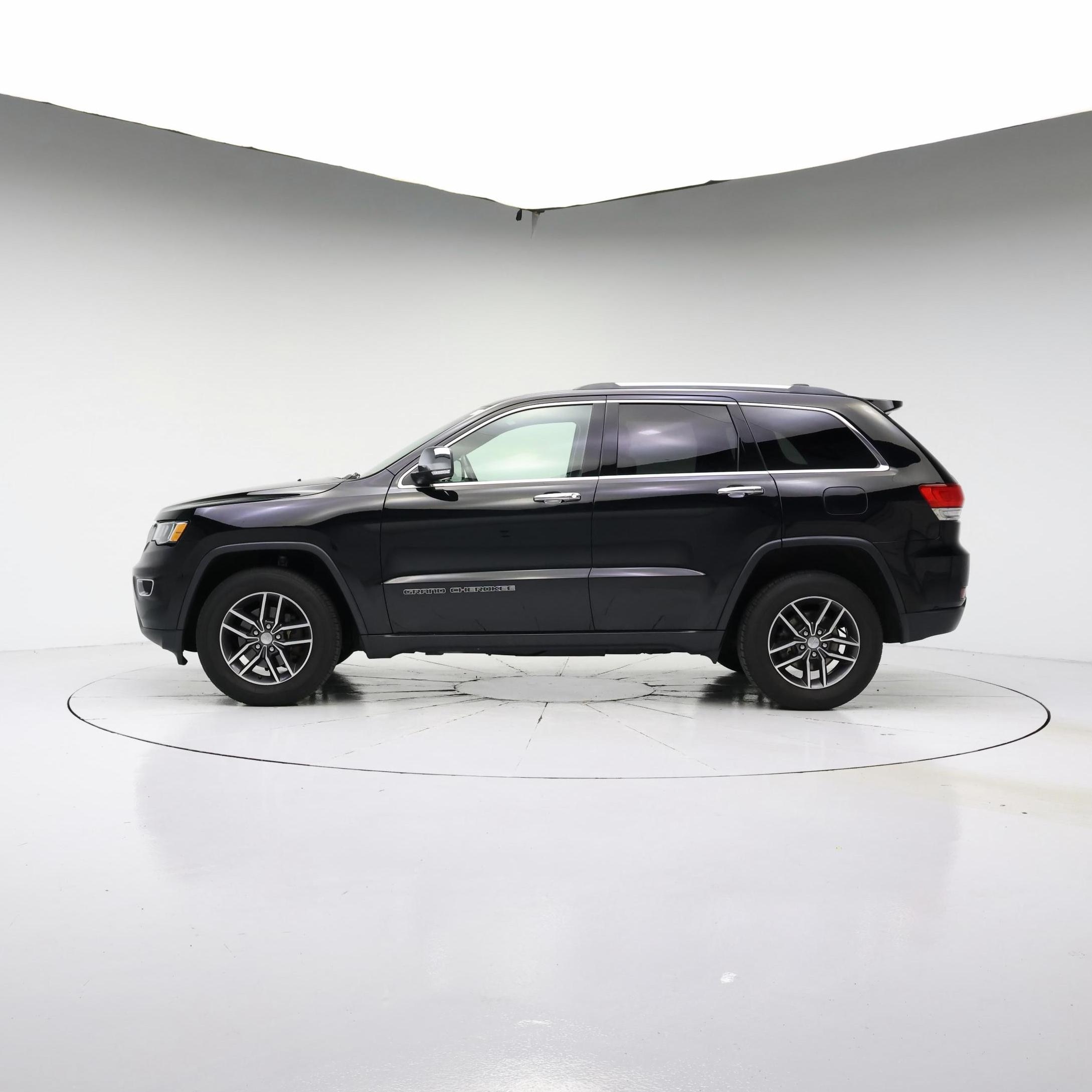 Thumbnail: 2018 Jeep Grand Cherokee - 3