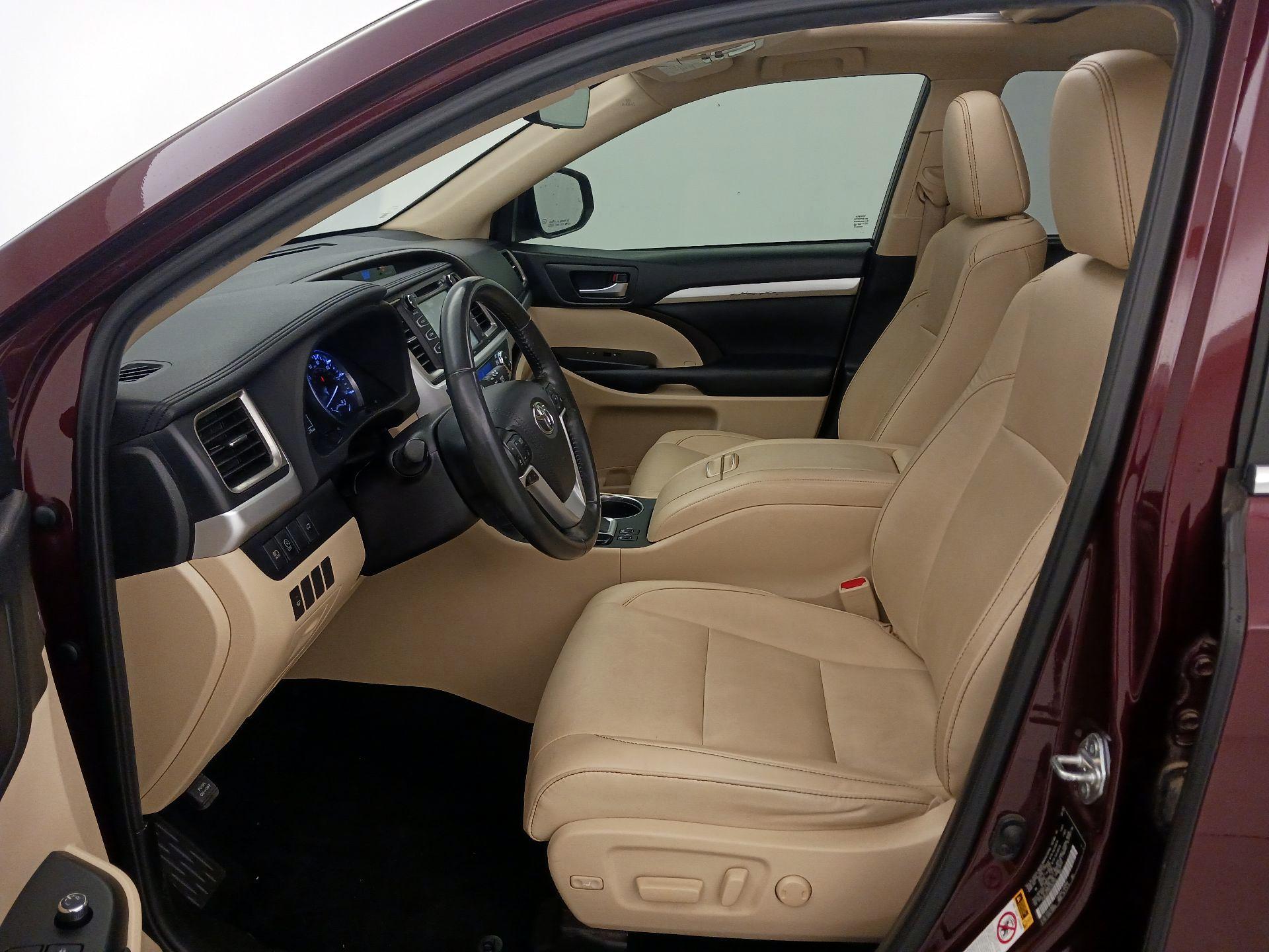 Thumbnail: 2019 Toyota Highlander - 11