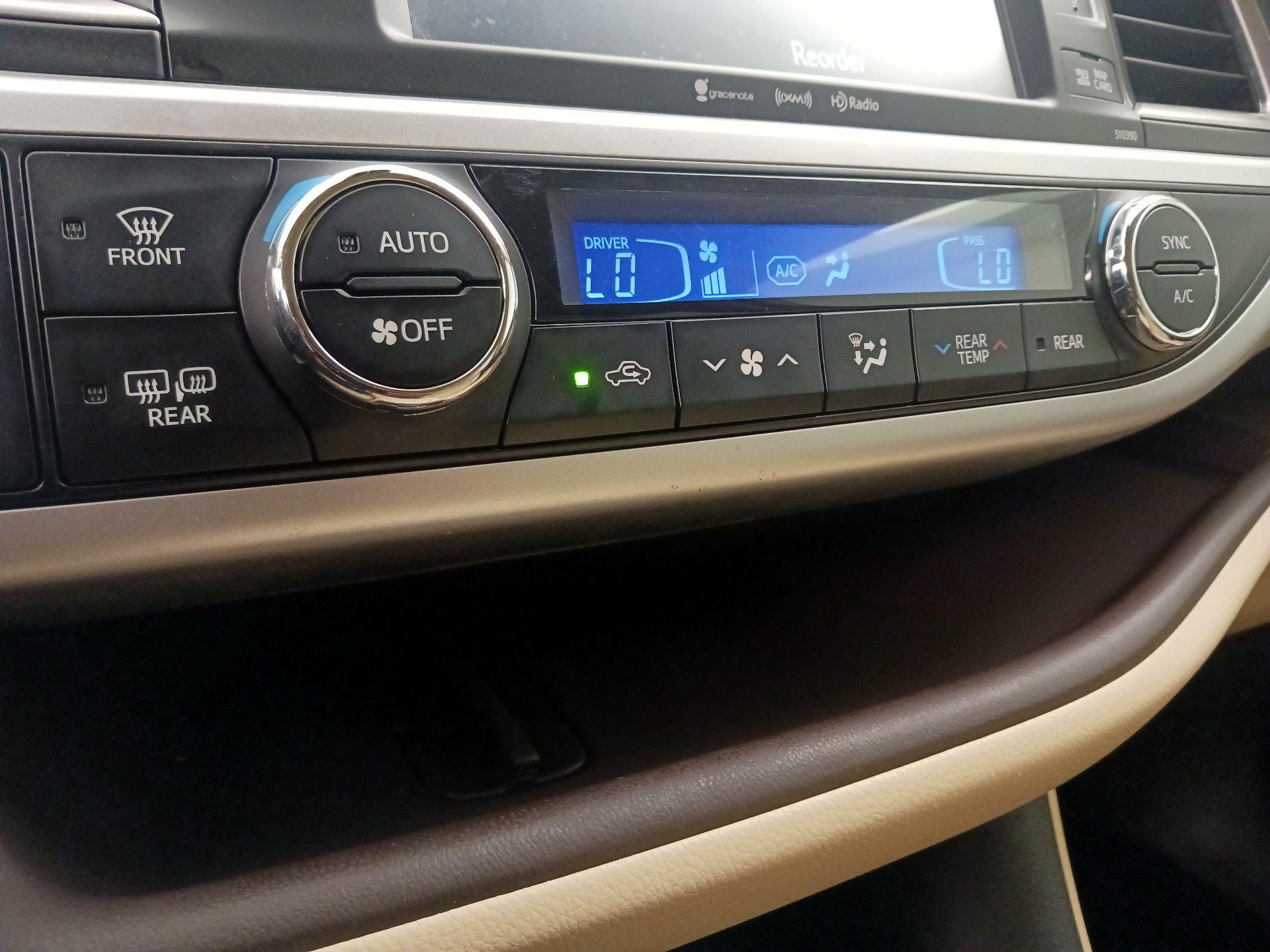 Thumbnail: 2019 Toyota Highlander - 16