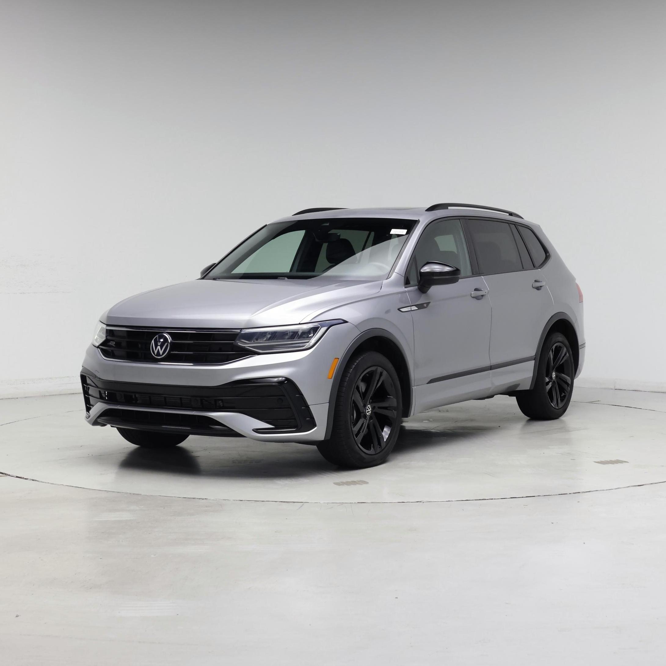 Thumbnail: 2023 Volkswagen Tiguan - 4