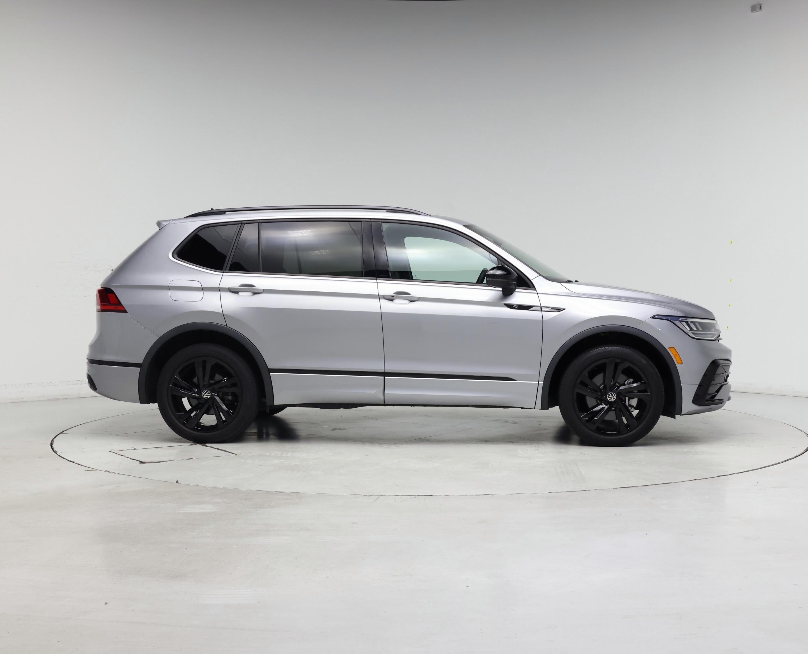 Thumbnail: 2023 Volkswagen Tiguan - 7