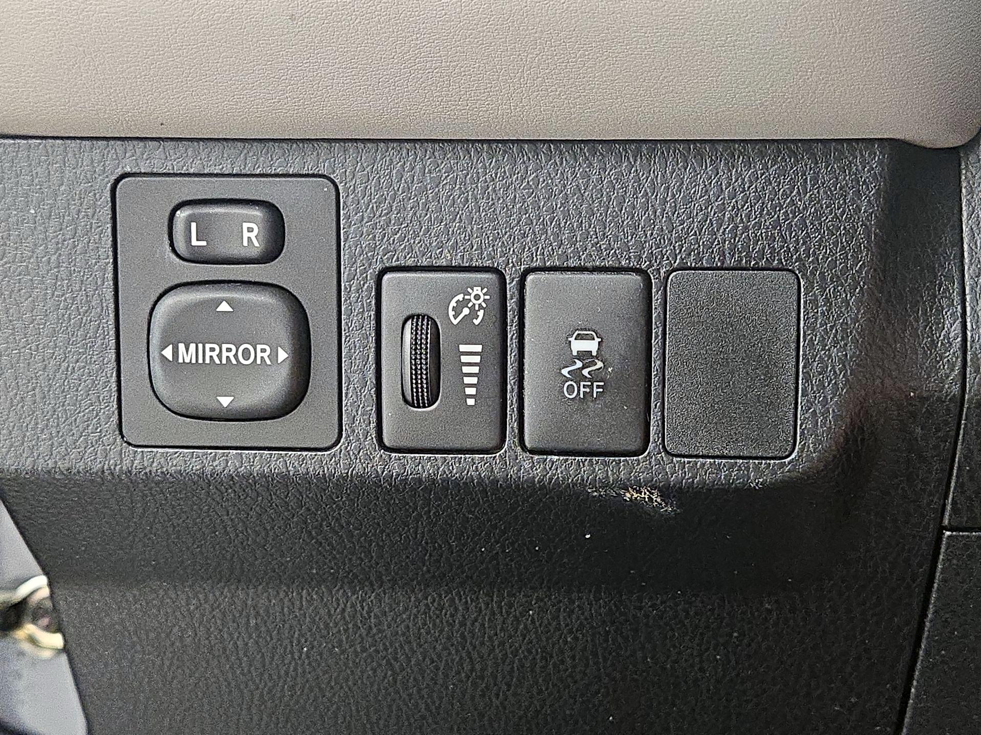 Thumbnail: 2015 Toyota RAV4 - 13