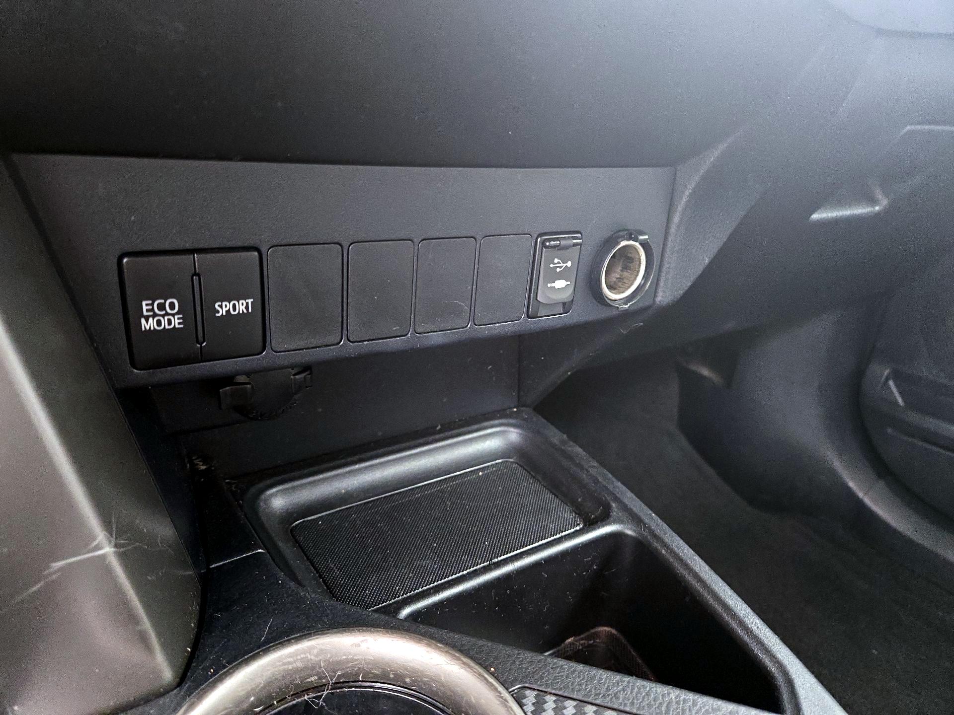 Thumbnail: 2015 Toyota RAV4 - 18
