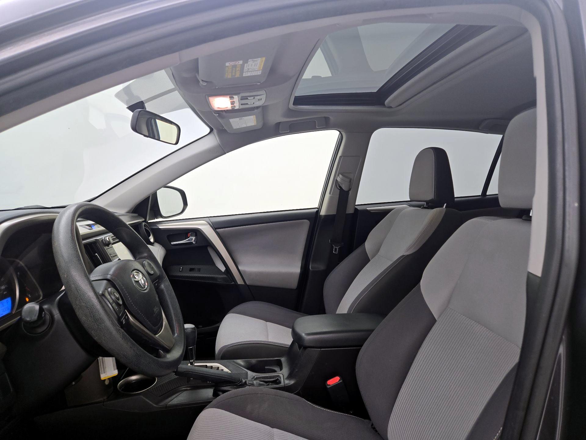 Thumbnail: 2015 Toyota RAV4 - 19