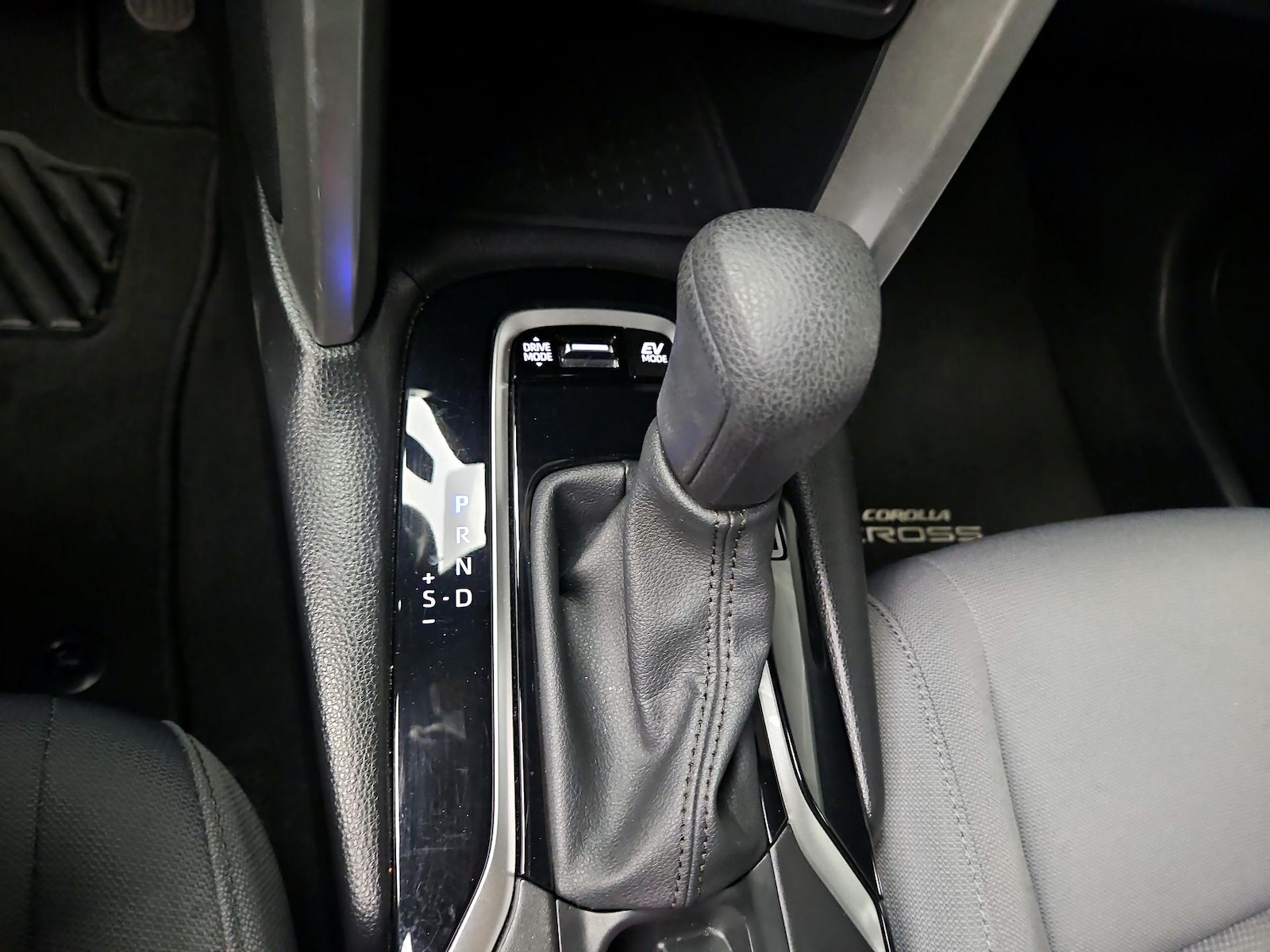 2024 Toyota Corolla Cross S - Photo 18
