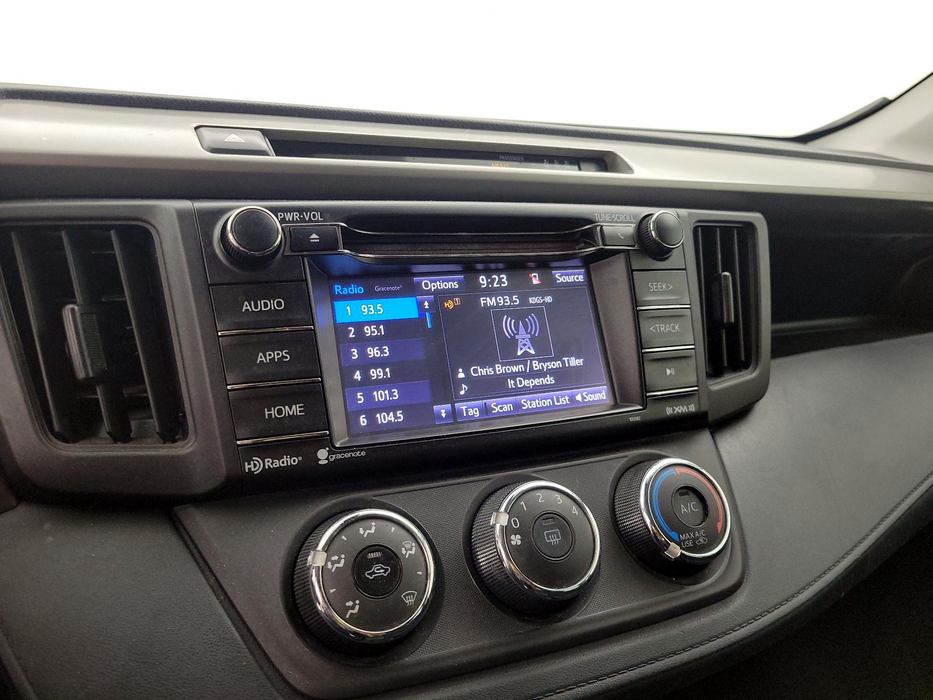 Thumbnail: 2018 Toyota RAV4 - 15