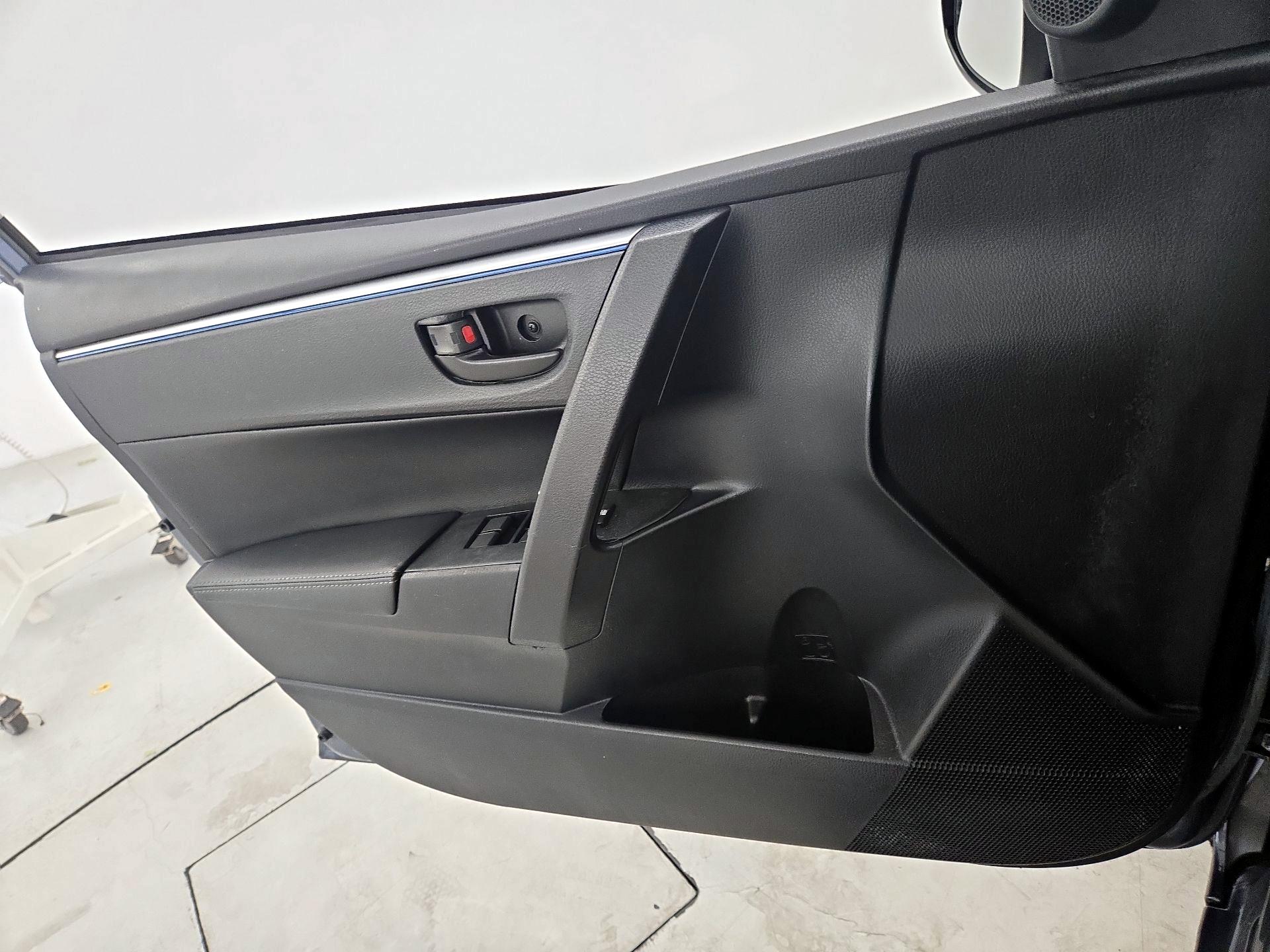 Thumbnail: 2014 Toyota Corolla - 12