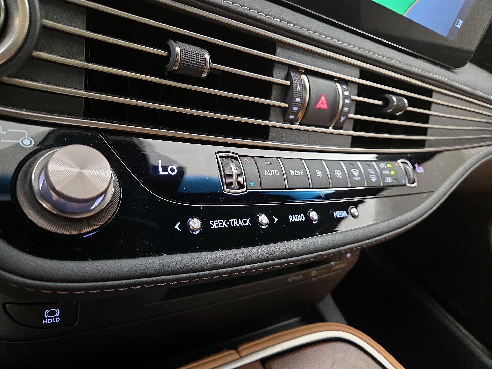 Thumbnail: 2021 Lexus LS - 17