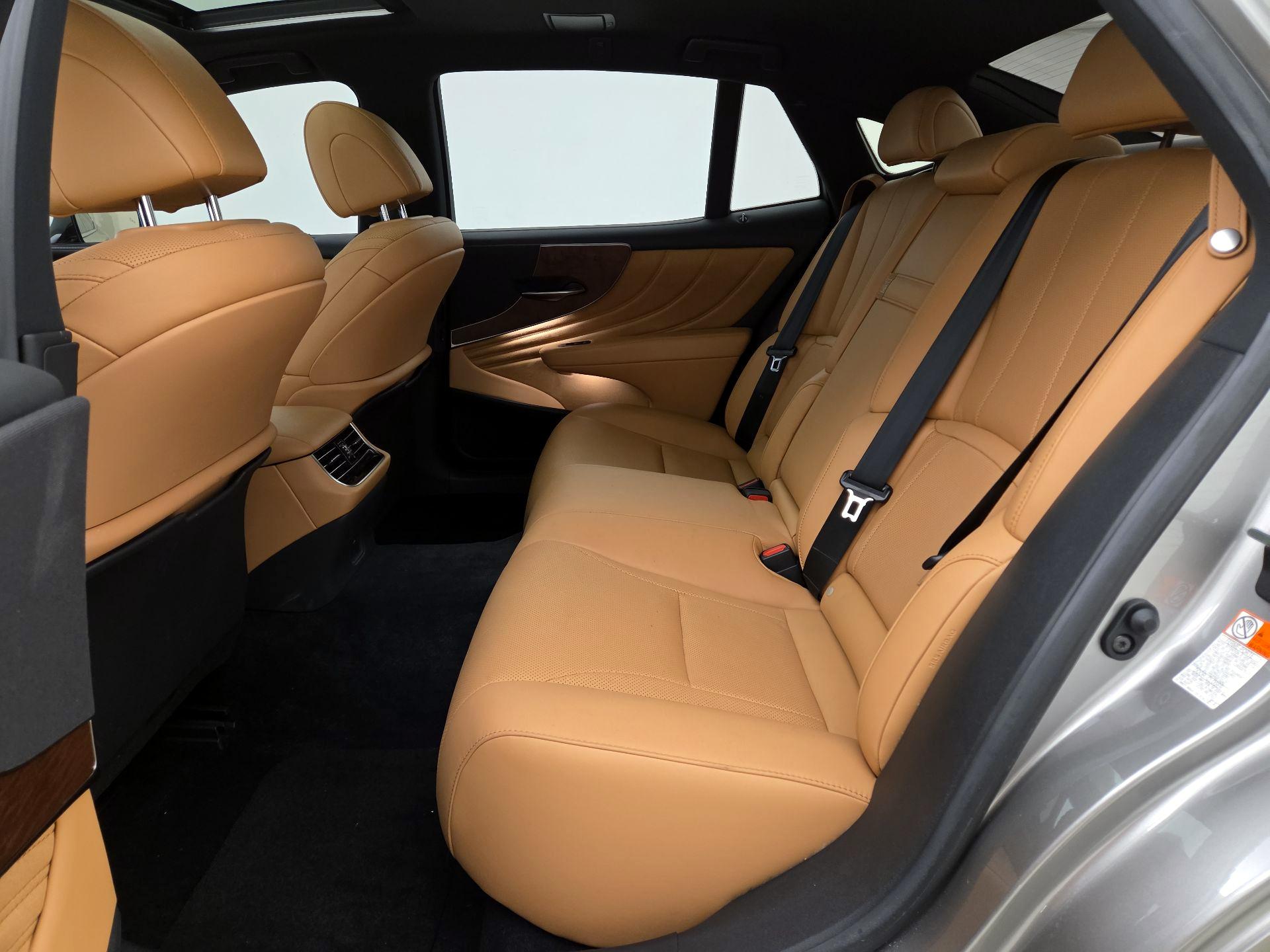 Thumbnail: 2021 Lexus LS - 20