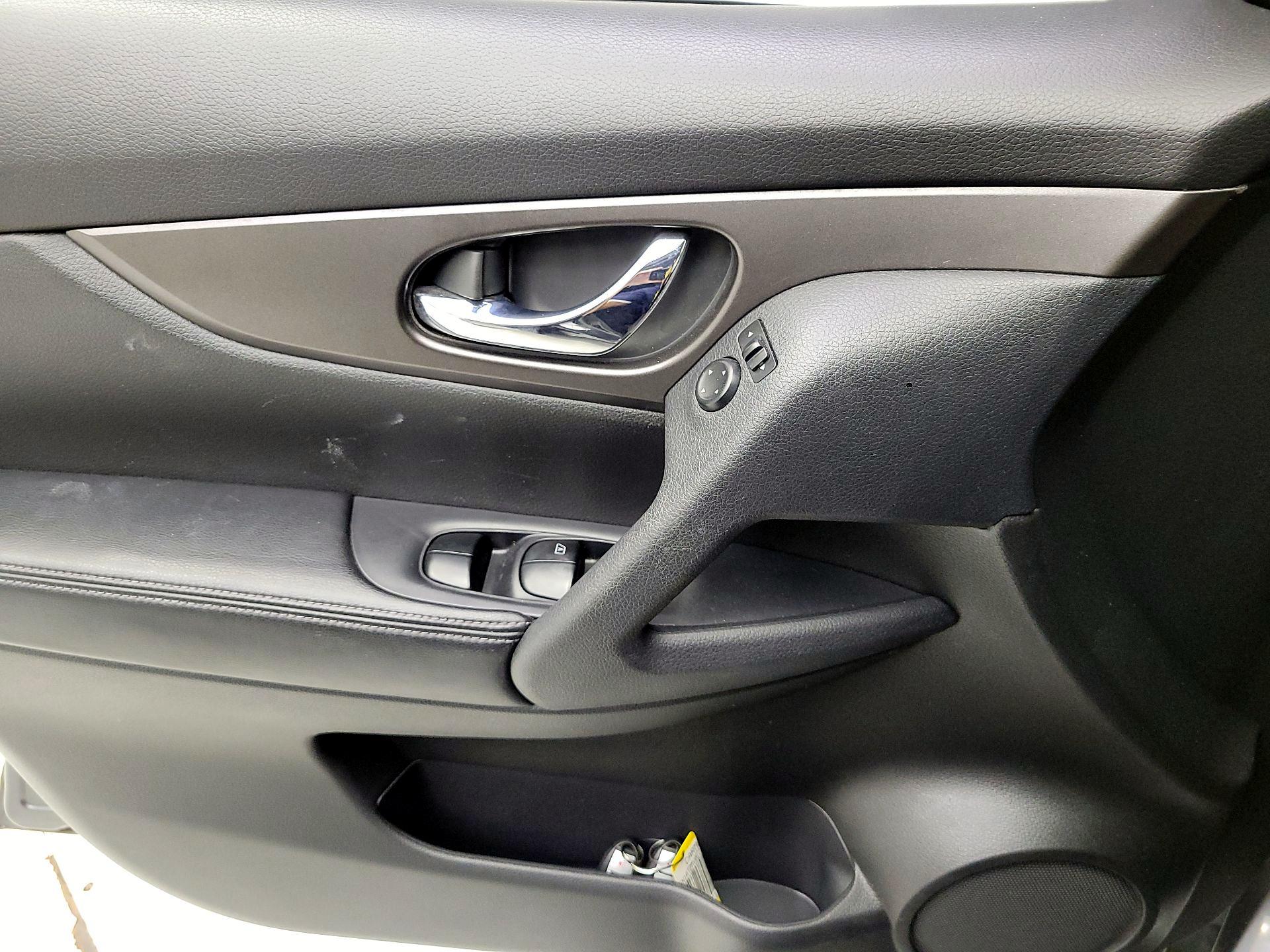 Thumbnail: 2014 Nissan Rogue - 12
