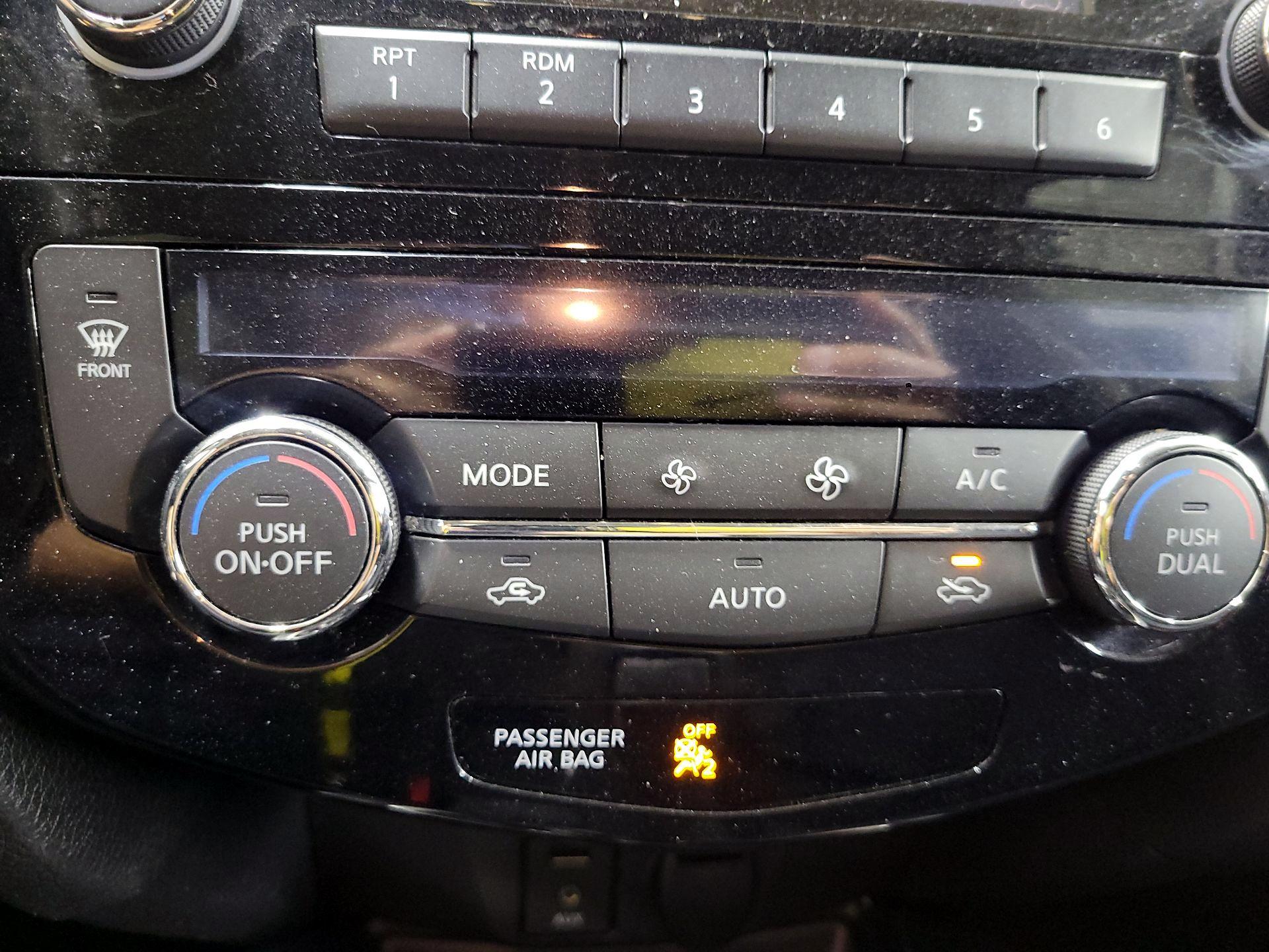 Thumbnail: 2014 Nissan Rogue - 16