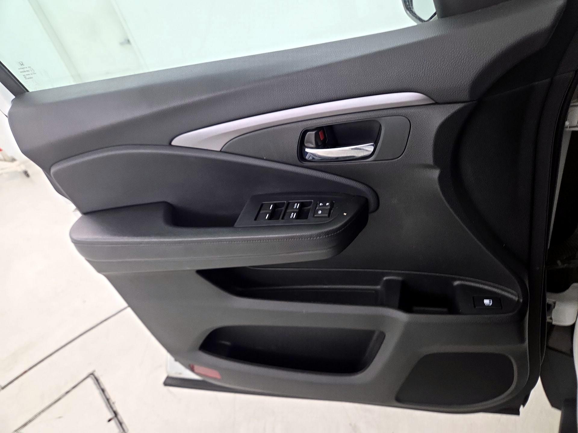 Thumbnail: 2020 Honda Pilot - 12