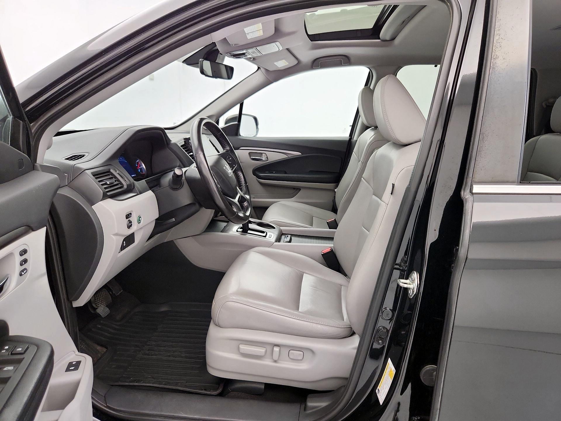 Thumbnail: 2019 Honda Pilot - 11