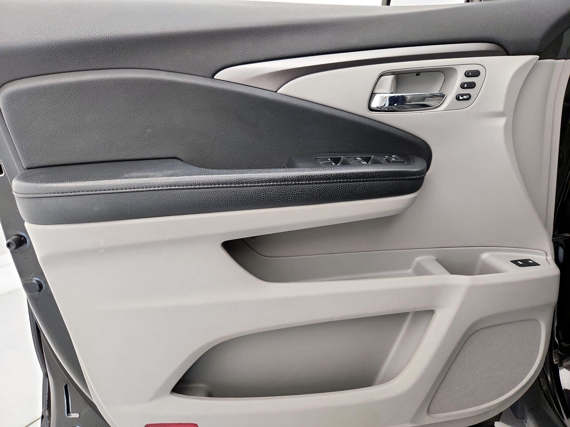 Thumbnail: 2019 Honda Pilot - 12