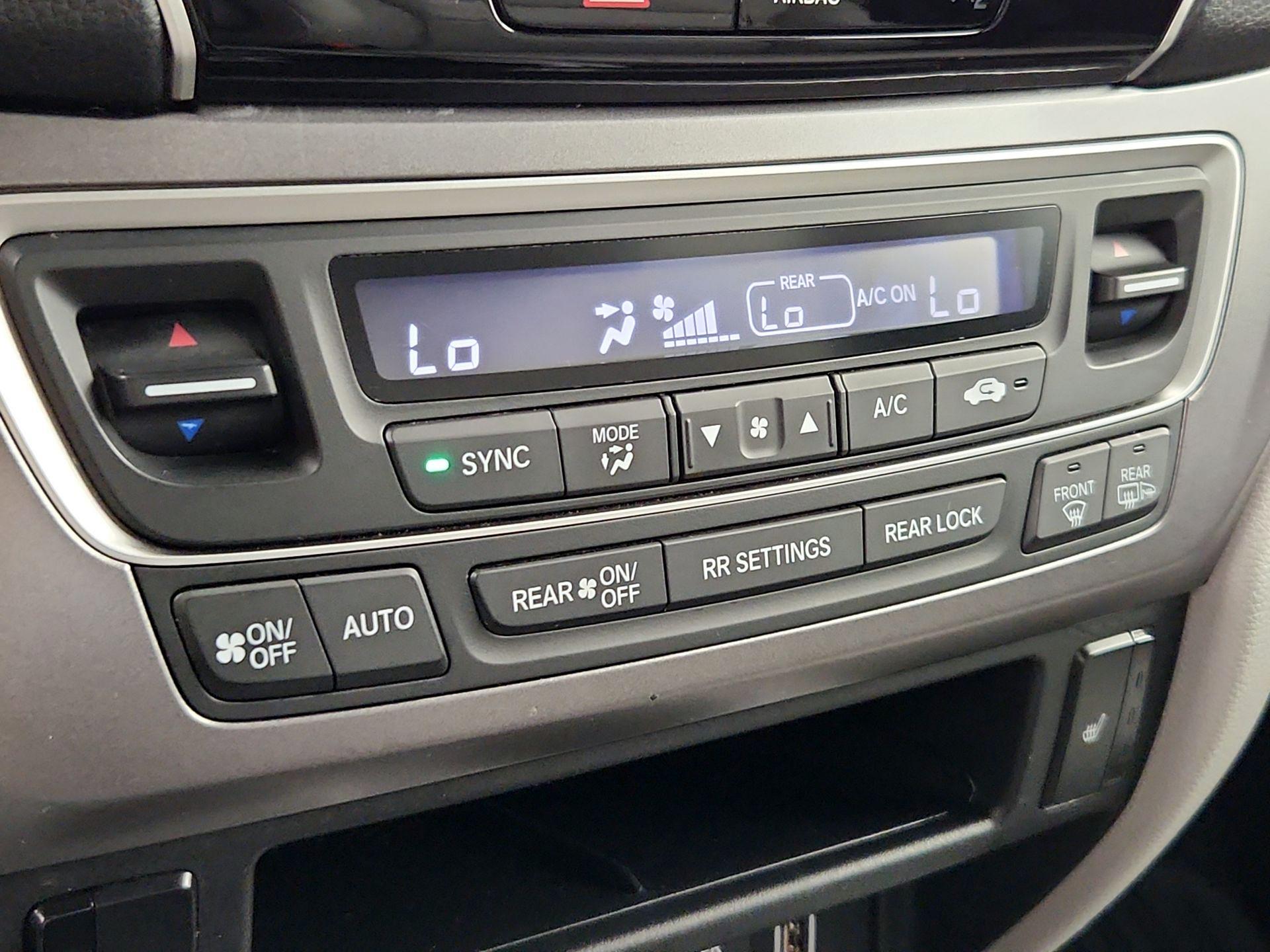 Thumbnail: 2019 Honda Pilot - 16