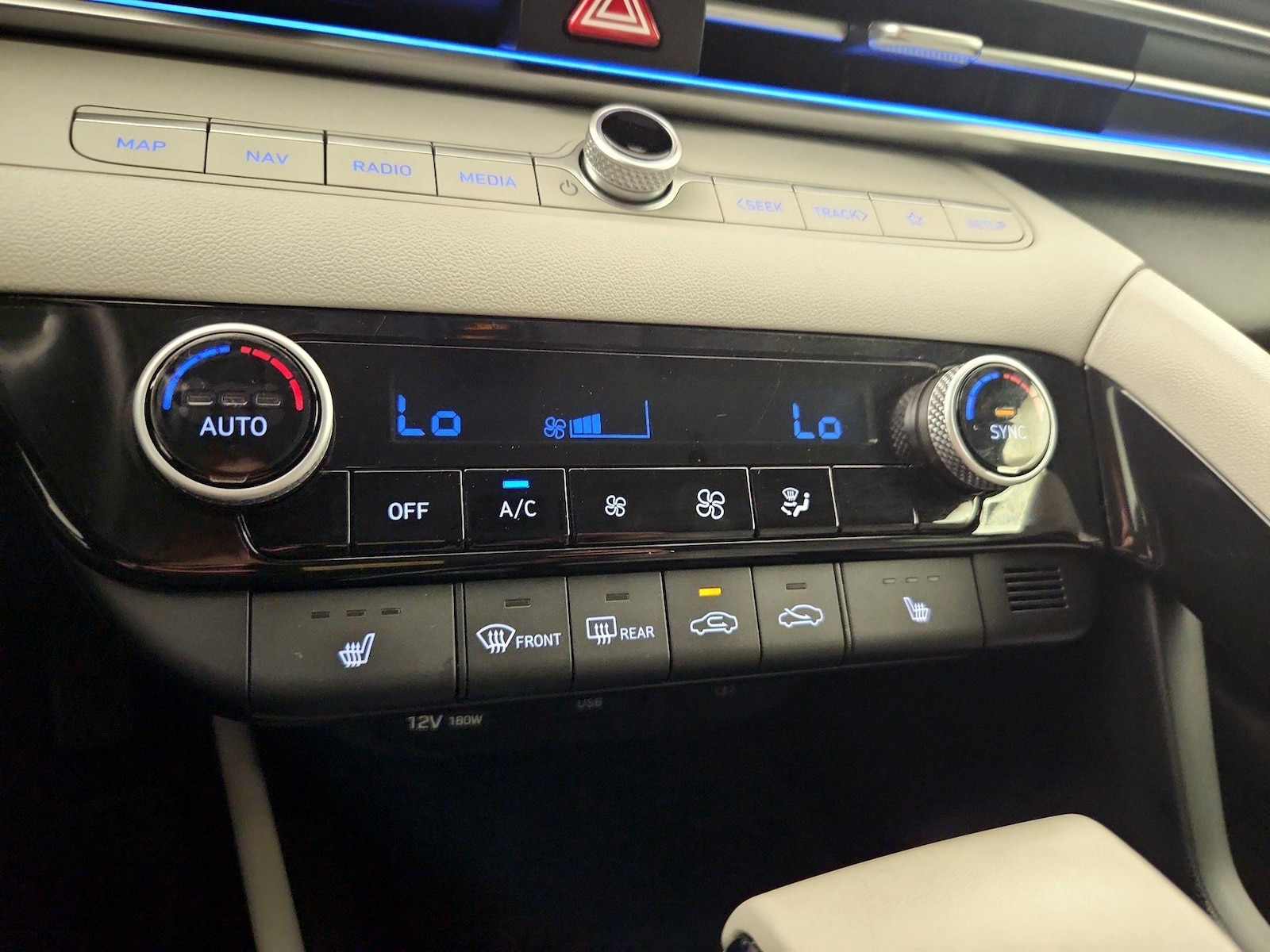 2021 Hyundai Elantra Limited - Photo 17