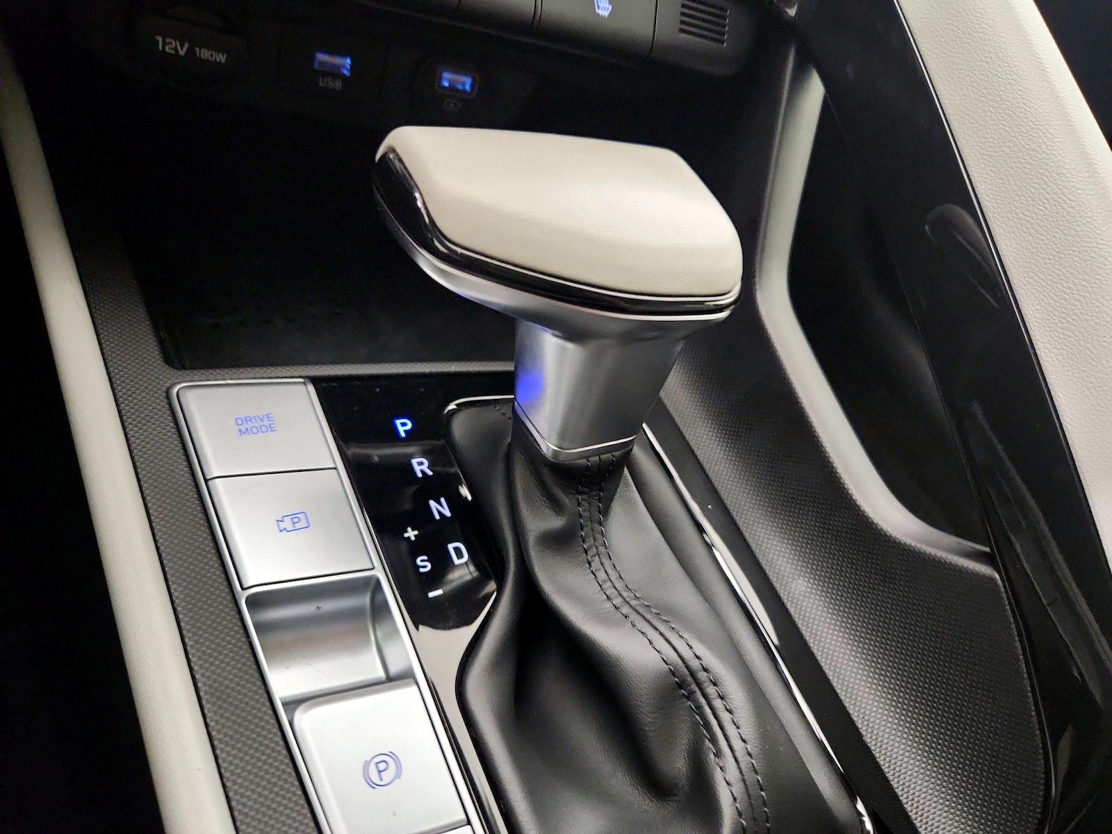 2021 Hyundai Elantra Limited - Photo 18