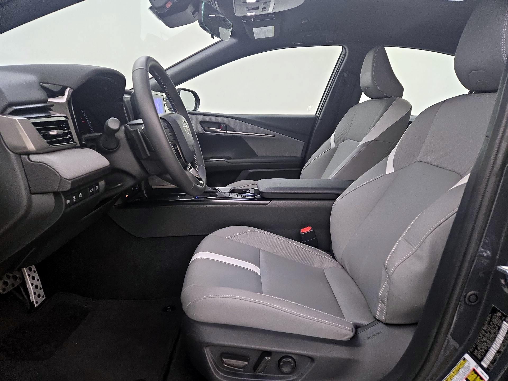Thumbnail: 2025 Toyota Camry - 11