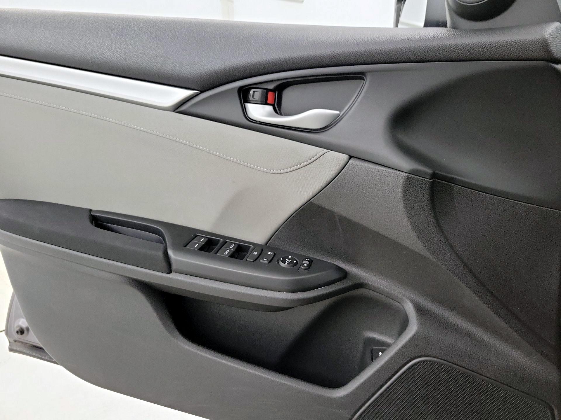 Thumbnail: 2016 Honda Civic - 12