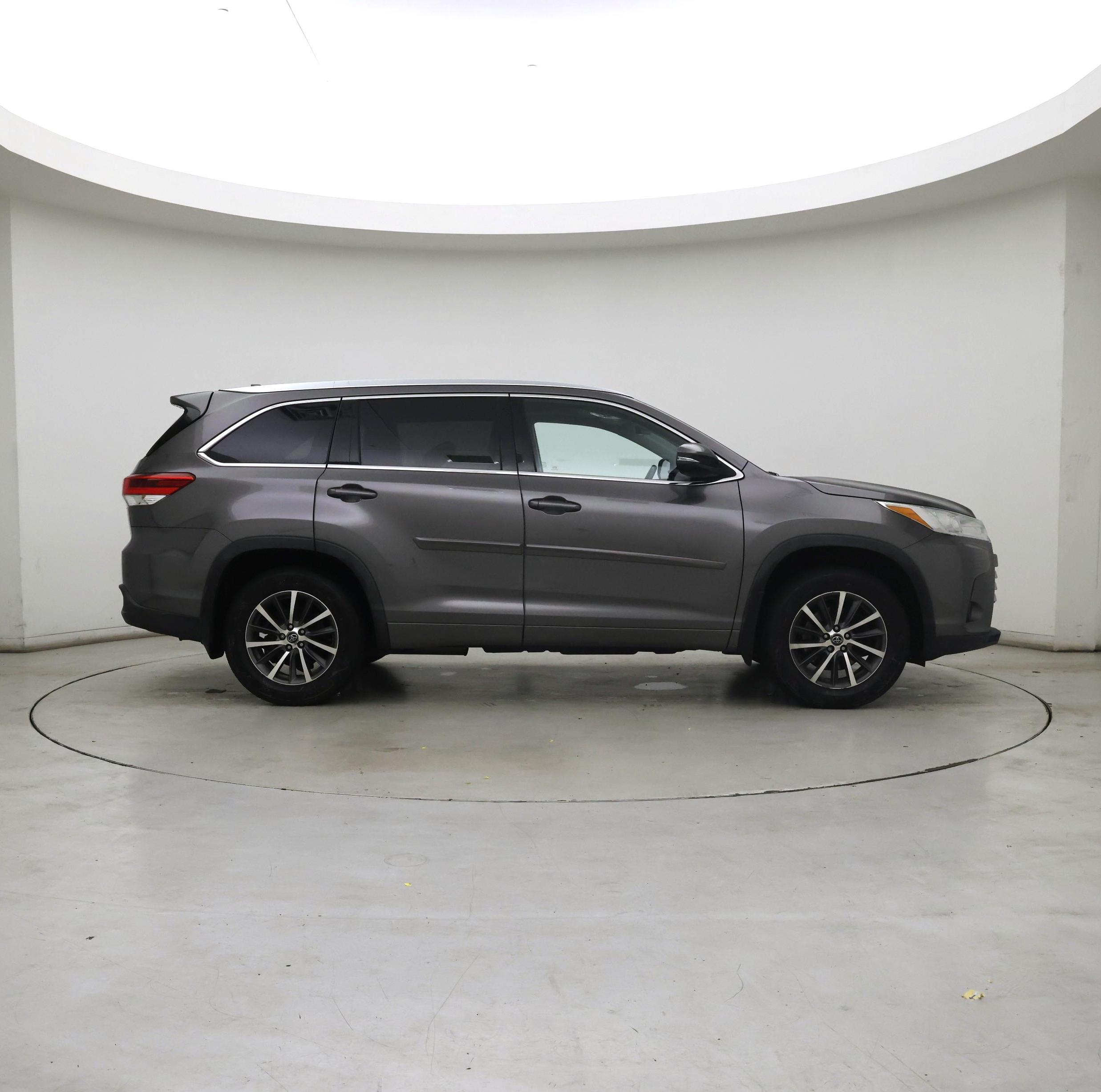 Thumbnail: 2018 Toyota Highlander - 7