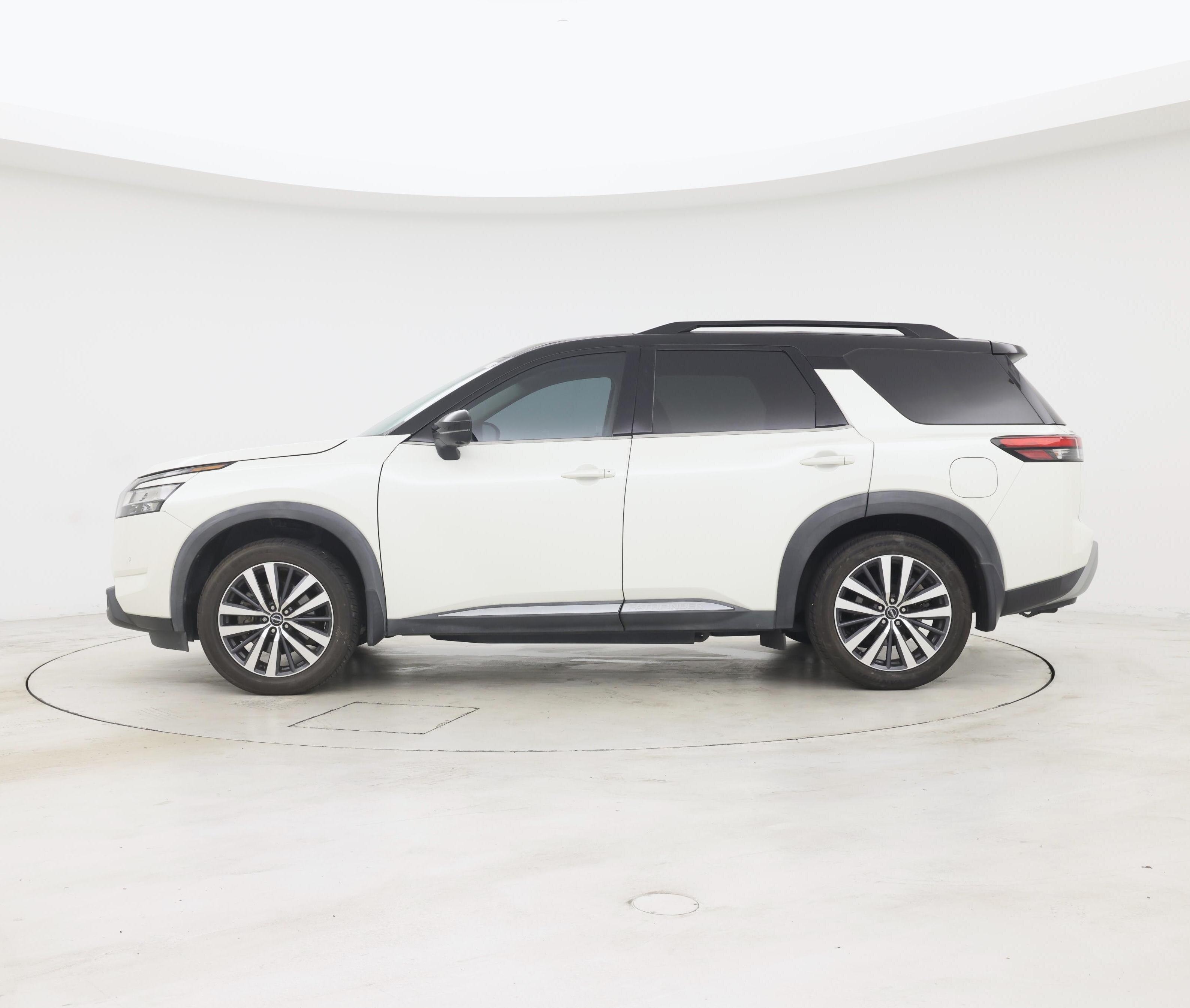 Thumbnail: 2022 Nissan Pathfinder - 3