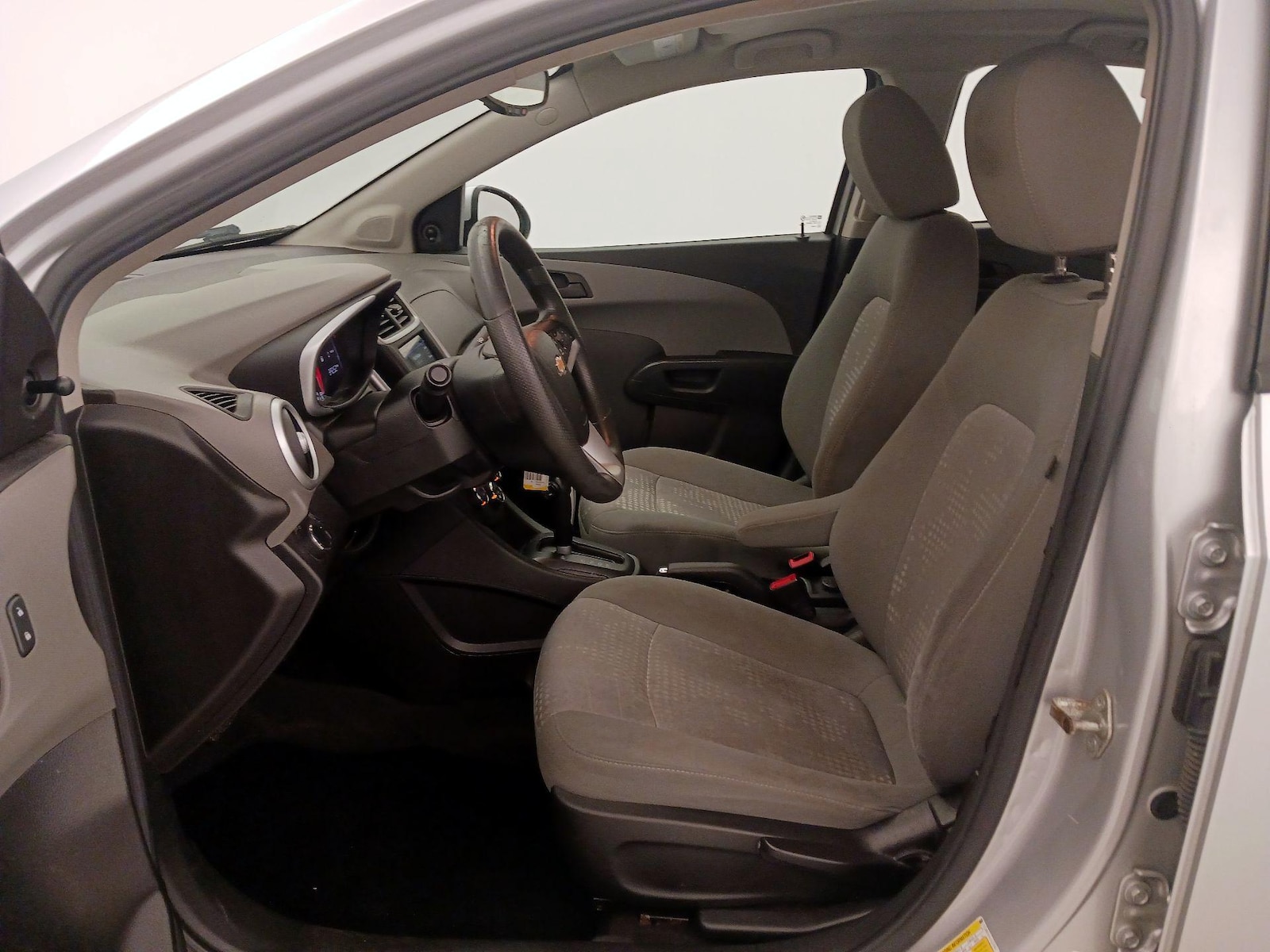 2018 Chevrolet Sonic LS - Photo 12