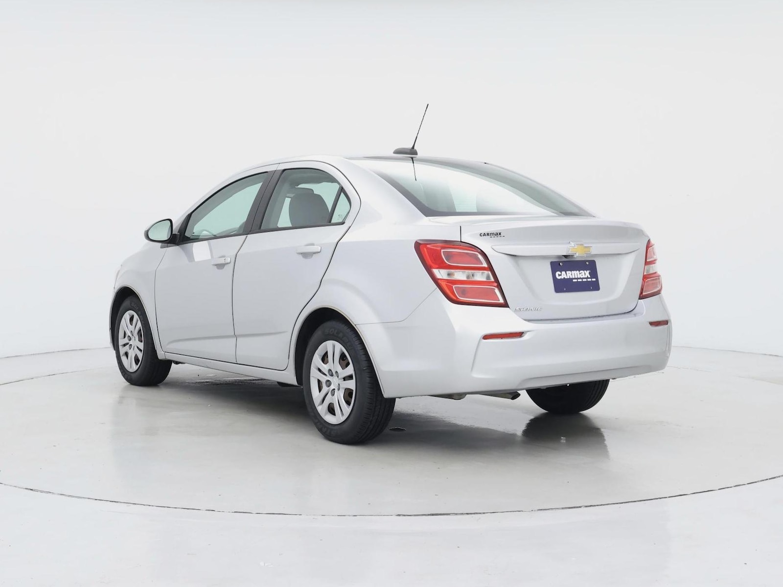 2018 Chevrolet Sonic LS - Photo 3