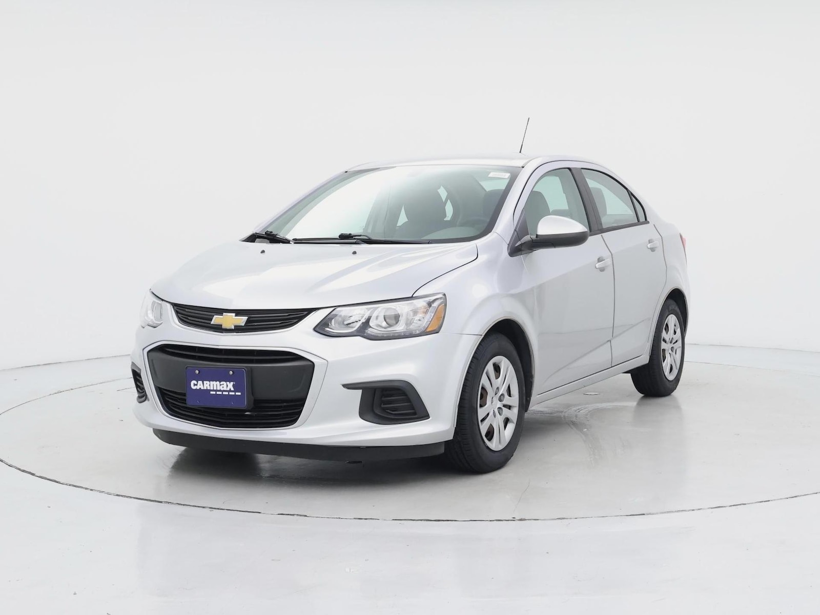 2018 Chevrolet Sonic LS - Photo 5