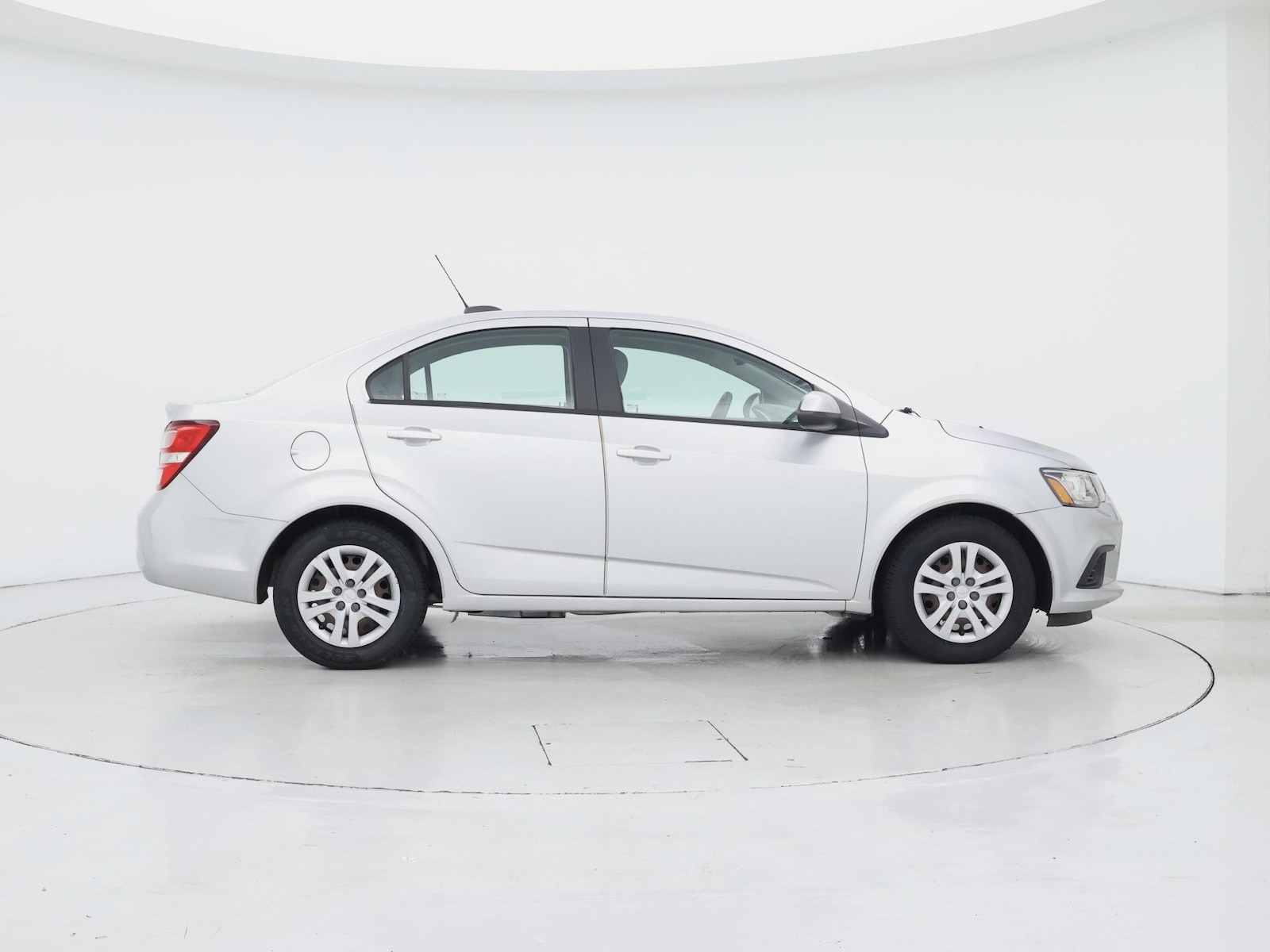 2018 Chevrolet Sonic LS - Photo 8