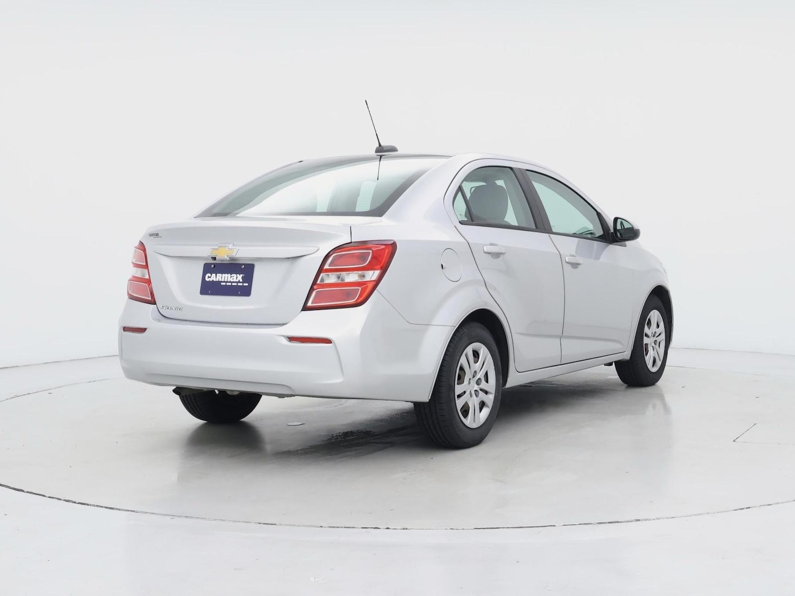 2018 Chevrolet Sonic LS - Photo 9
