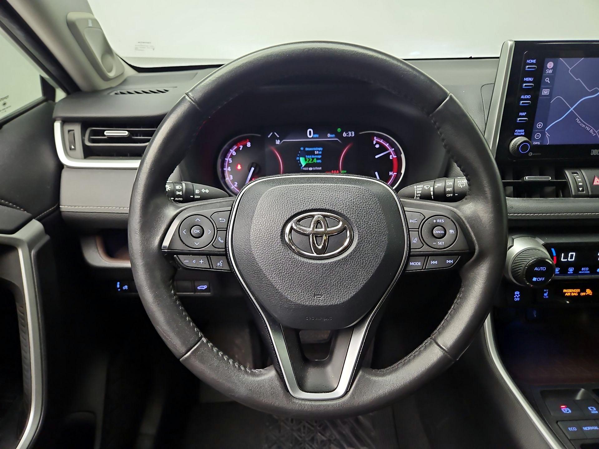 Thumbnail: 2021 Toyota RAV4 - 10