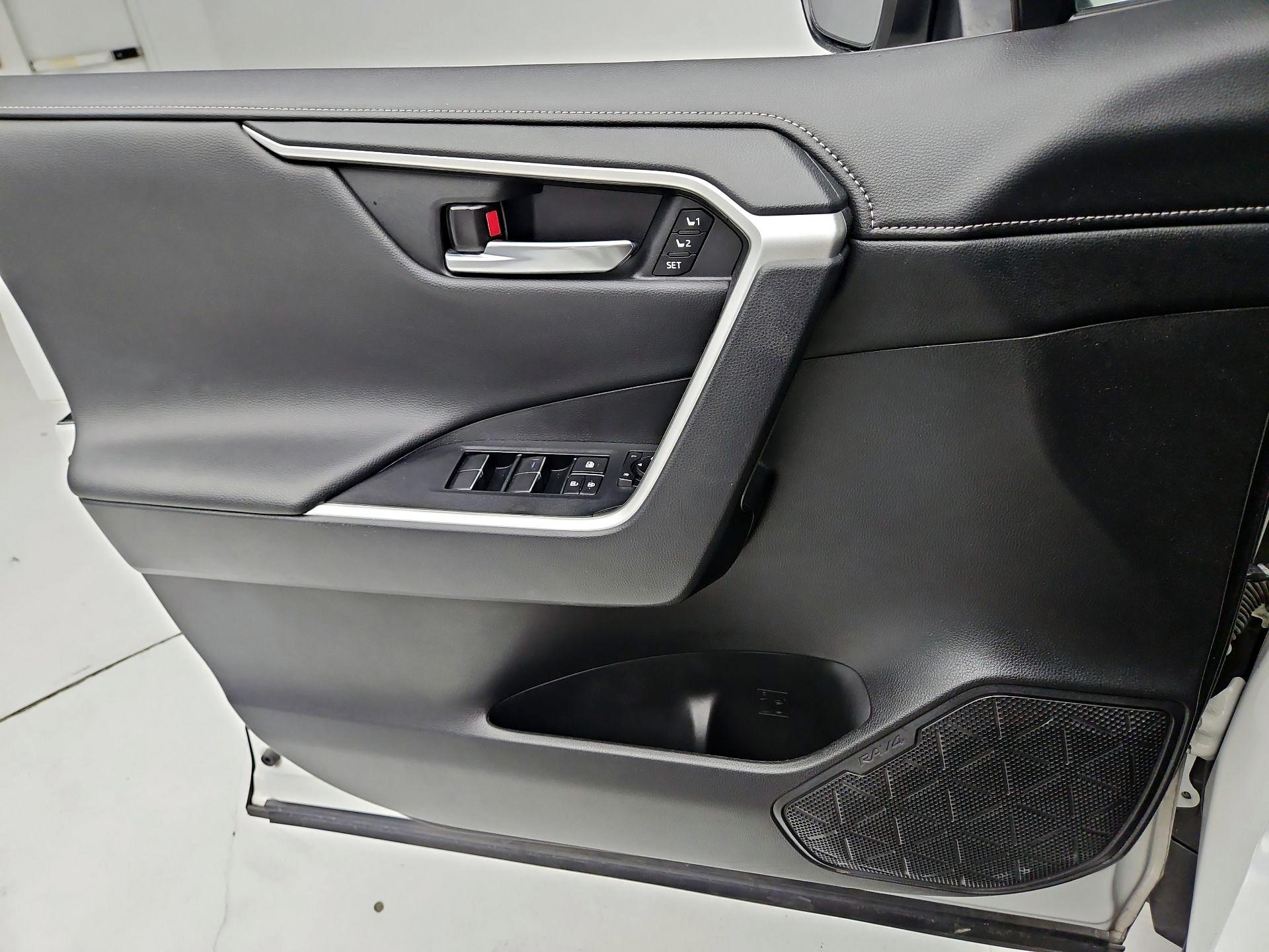 Thumbnail: 2021 Toyota RAV4 - 12