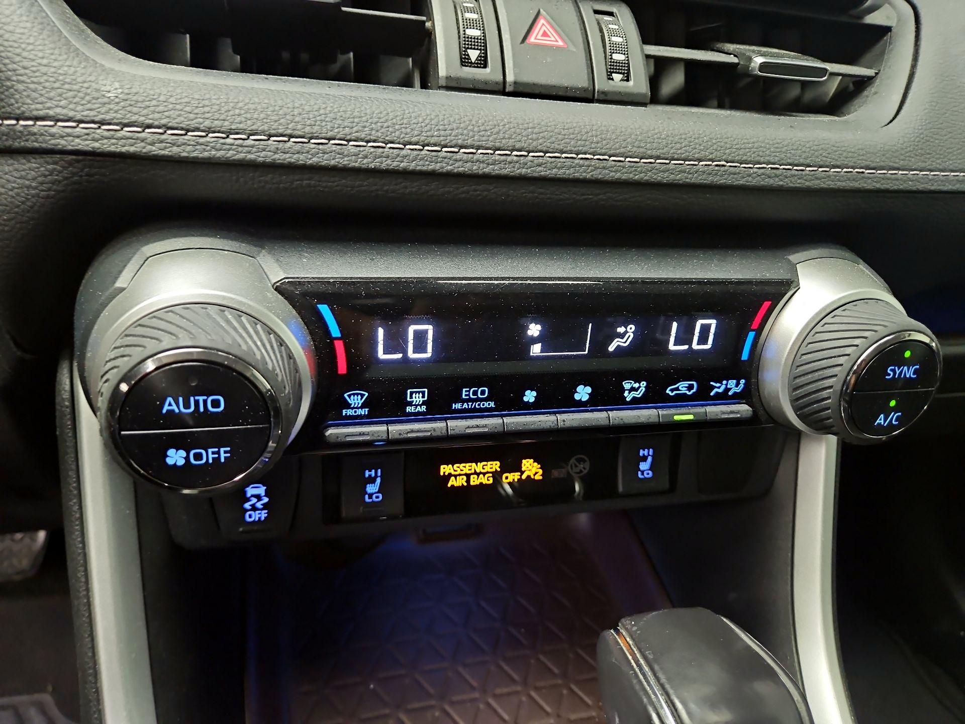 Thumbnail: 2021 Toyota RAV4 - 17
