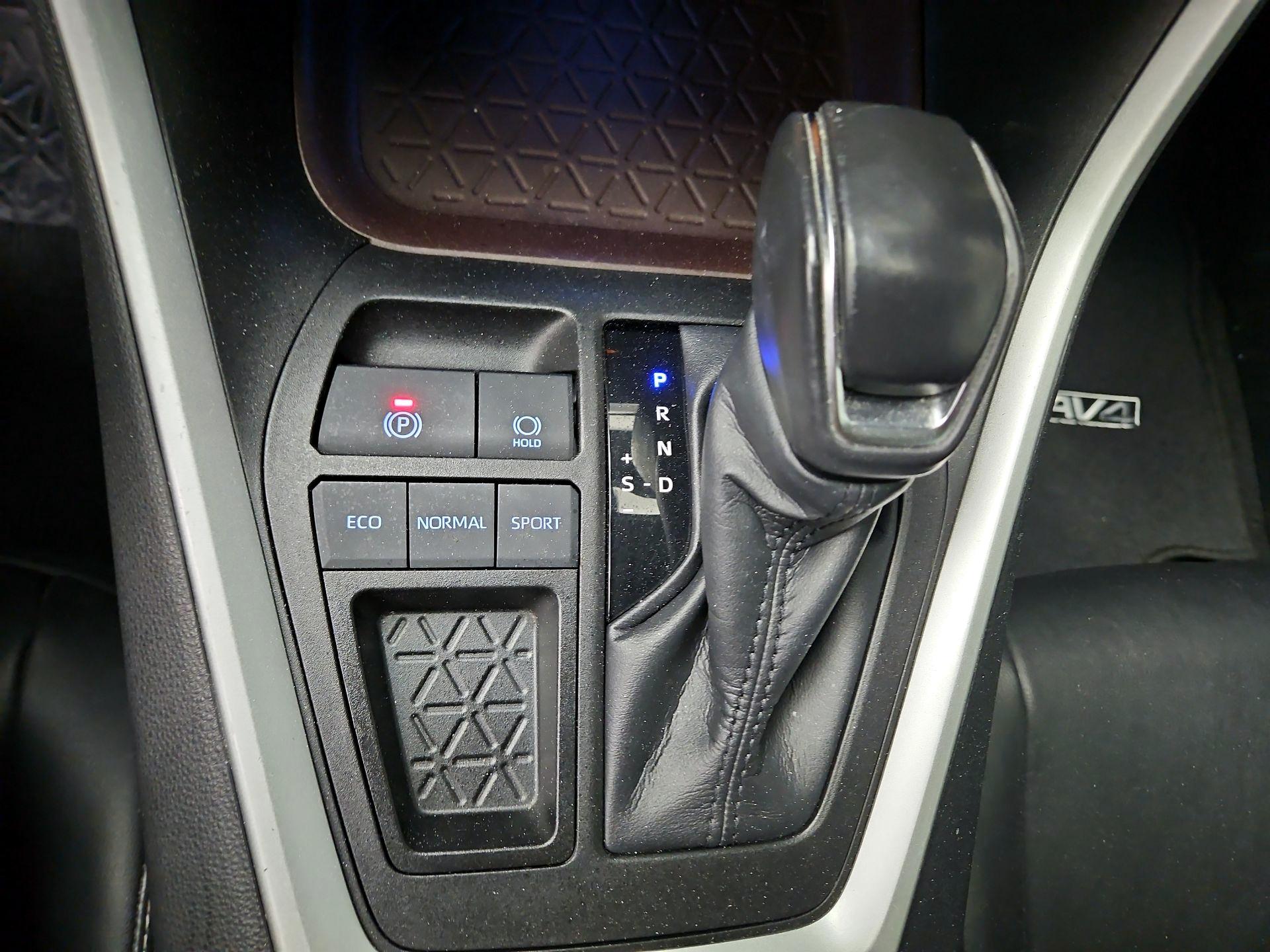 Thumbnail: 2021 Toyota RAV4 - 18