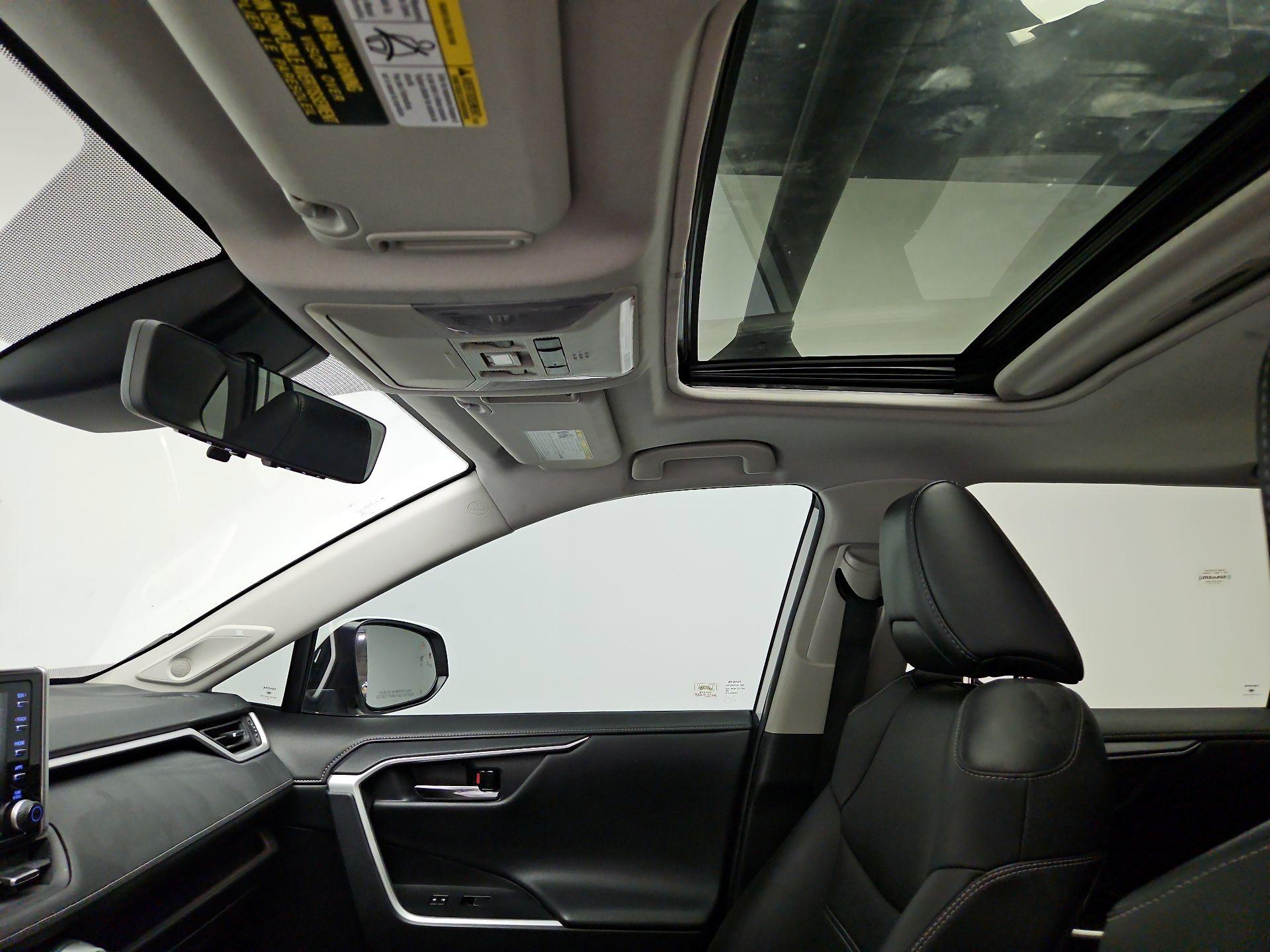 Thumbnail: 2021 Toyota RAV4 - 20