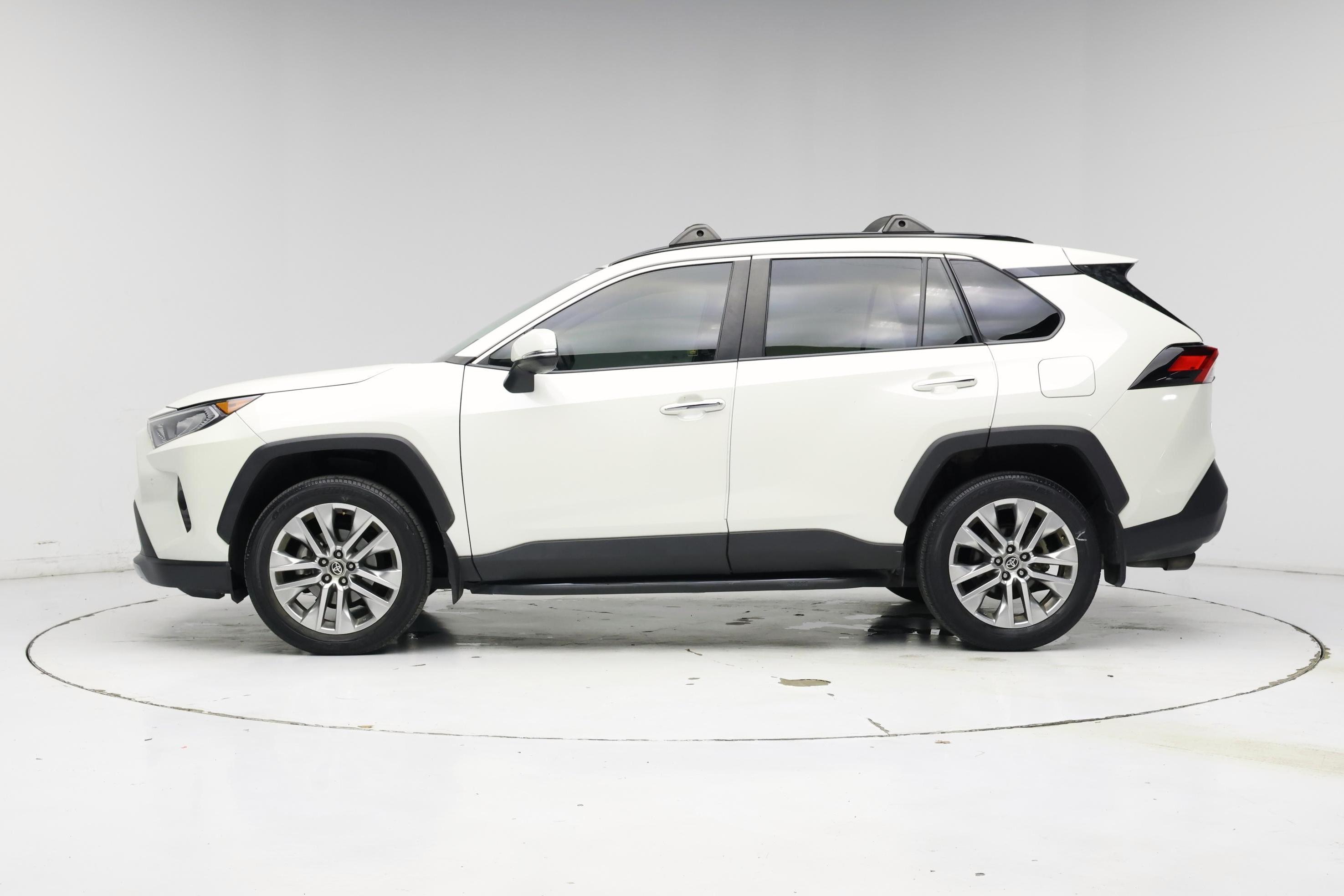Thumbnail: 2021 Toyota RAV4 - 3
