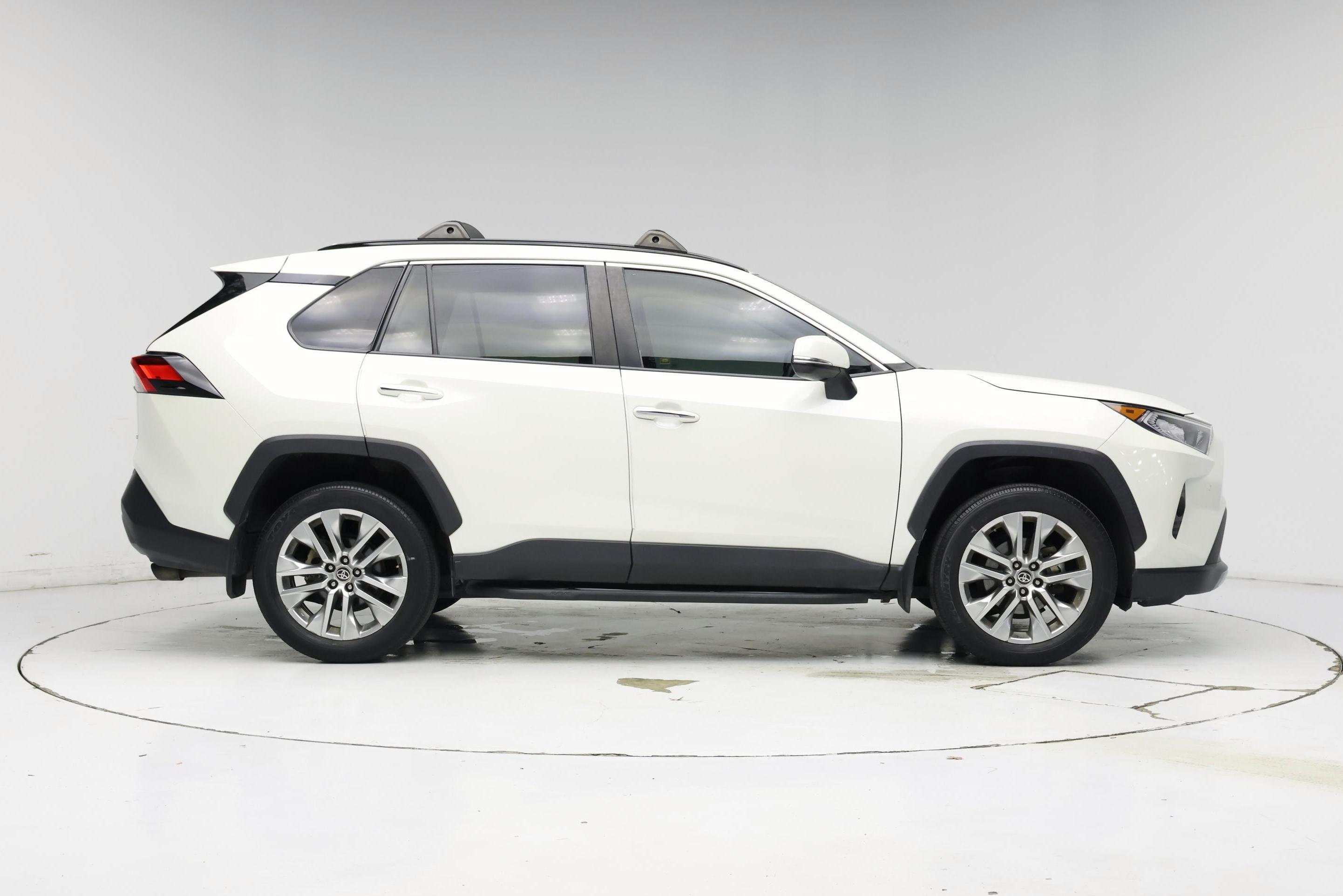 Thumbnail: 2021 Toyota RAV4 - 7