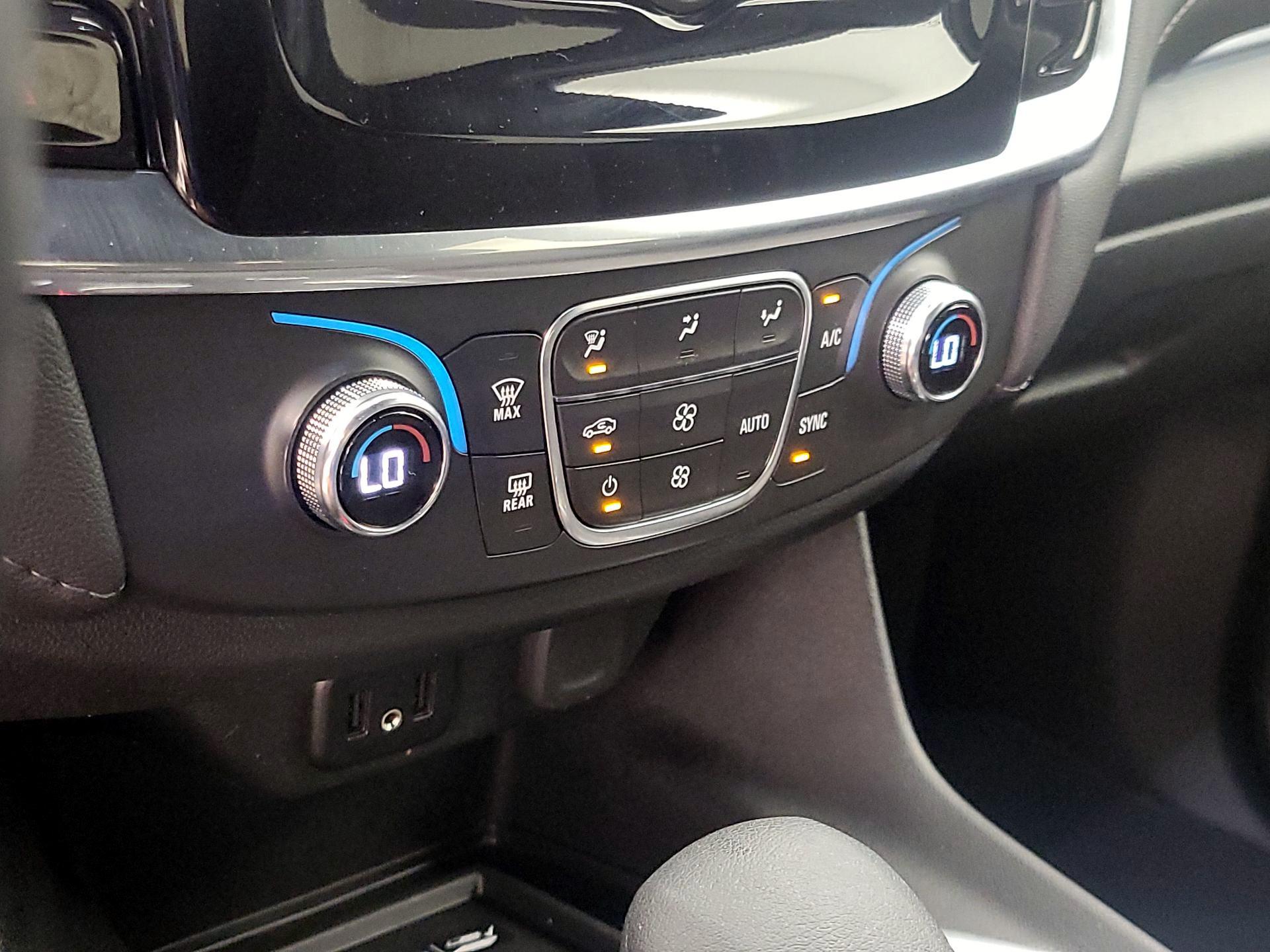 Thumbnail: 2022 Chevrolet Traverse - 16