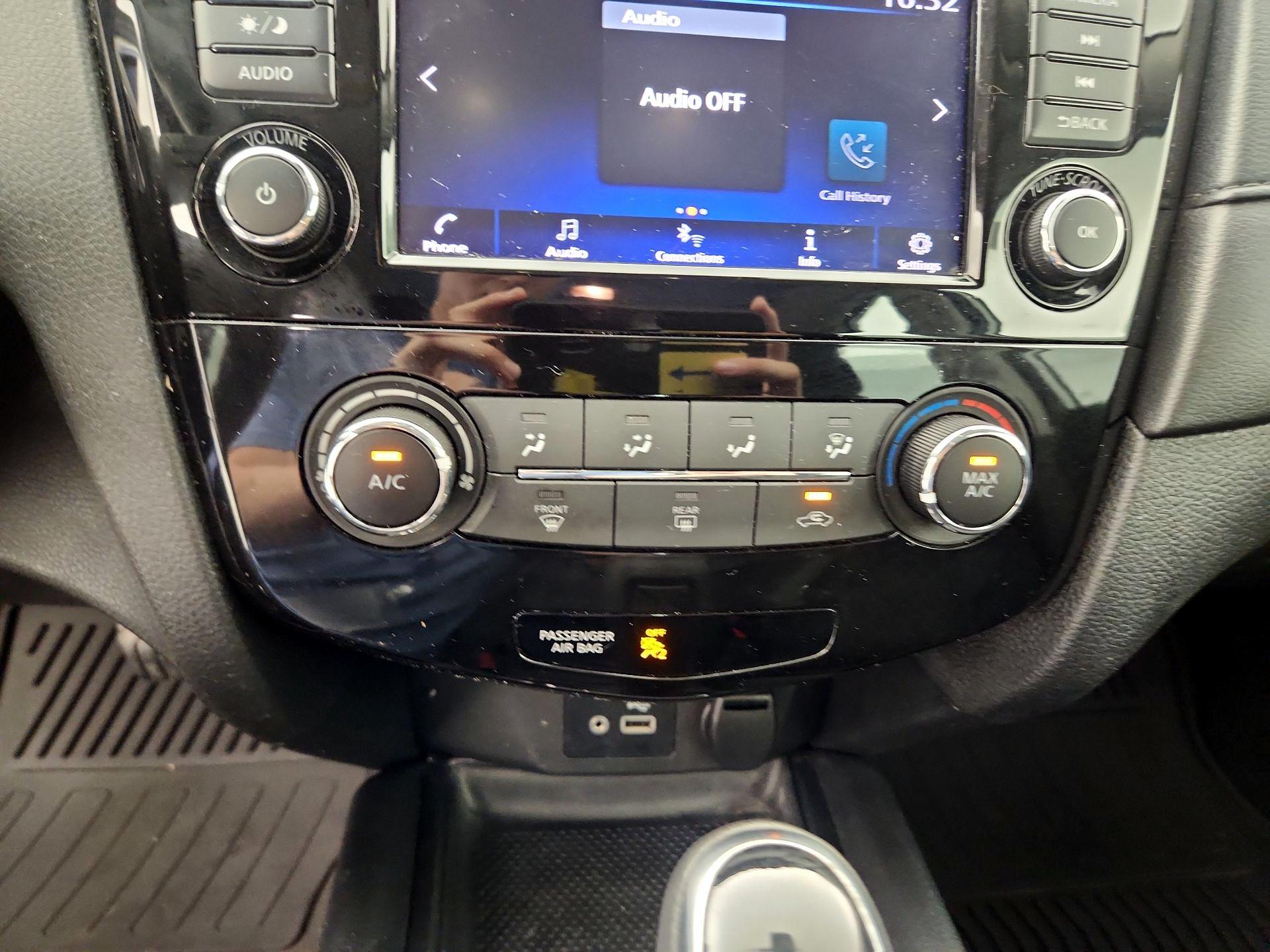 Thumbnail: 2020 Nissan Rogue - 16