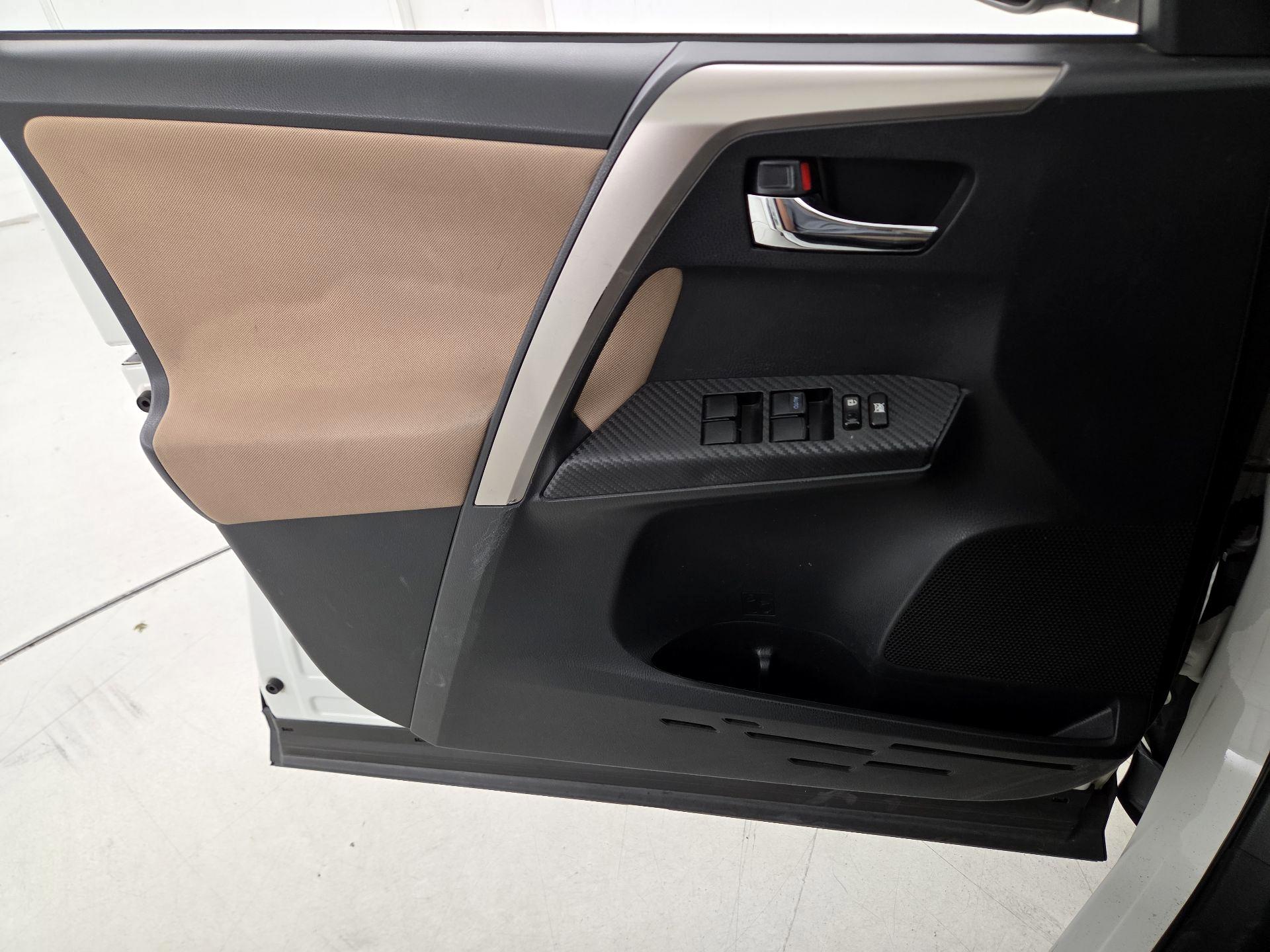 Thumbnail: 2014 Toyota RAV4 - 12